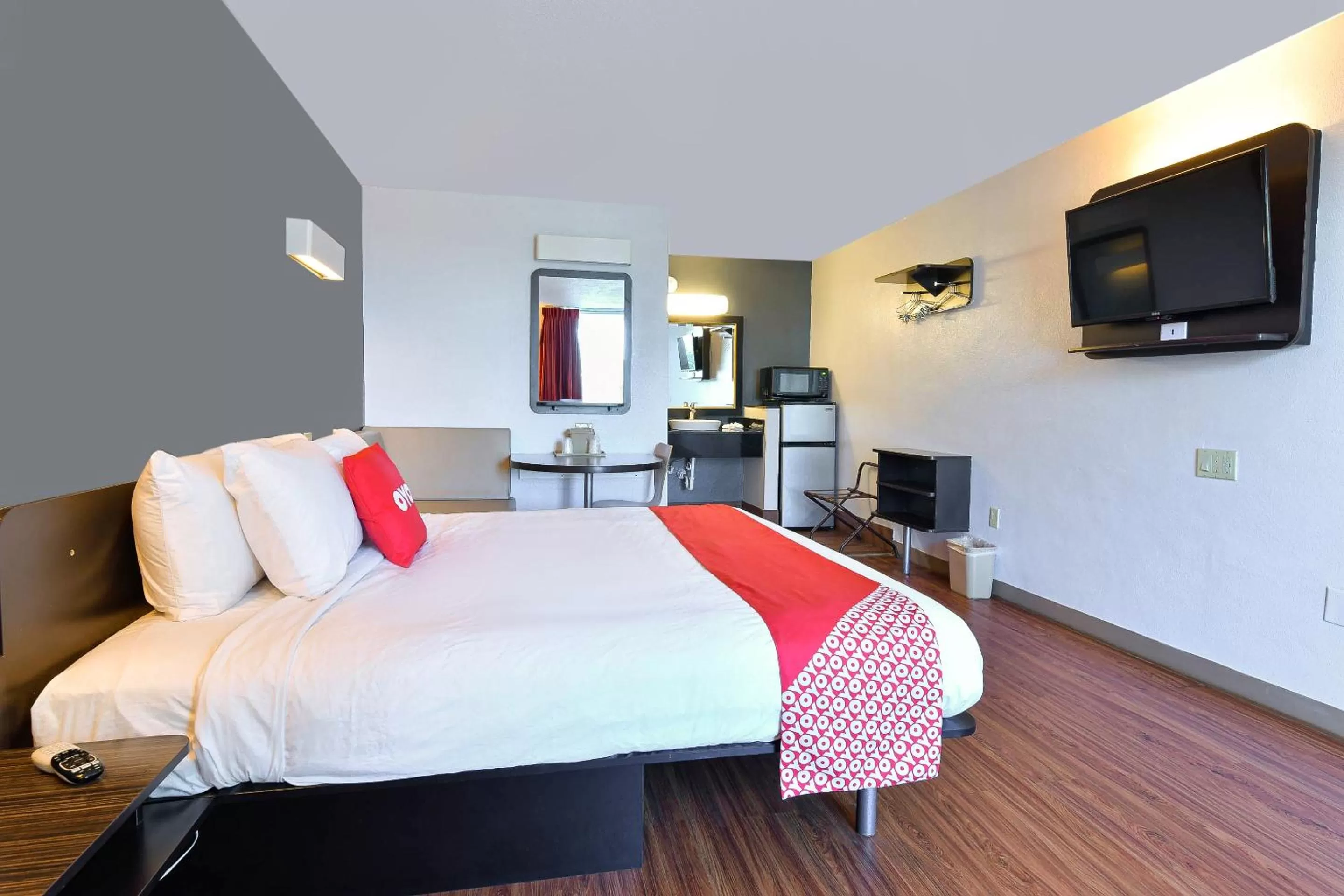 Bedroom, Bed in OYO Hotel Valdosta GA I-75