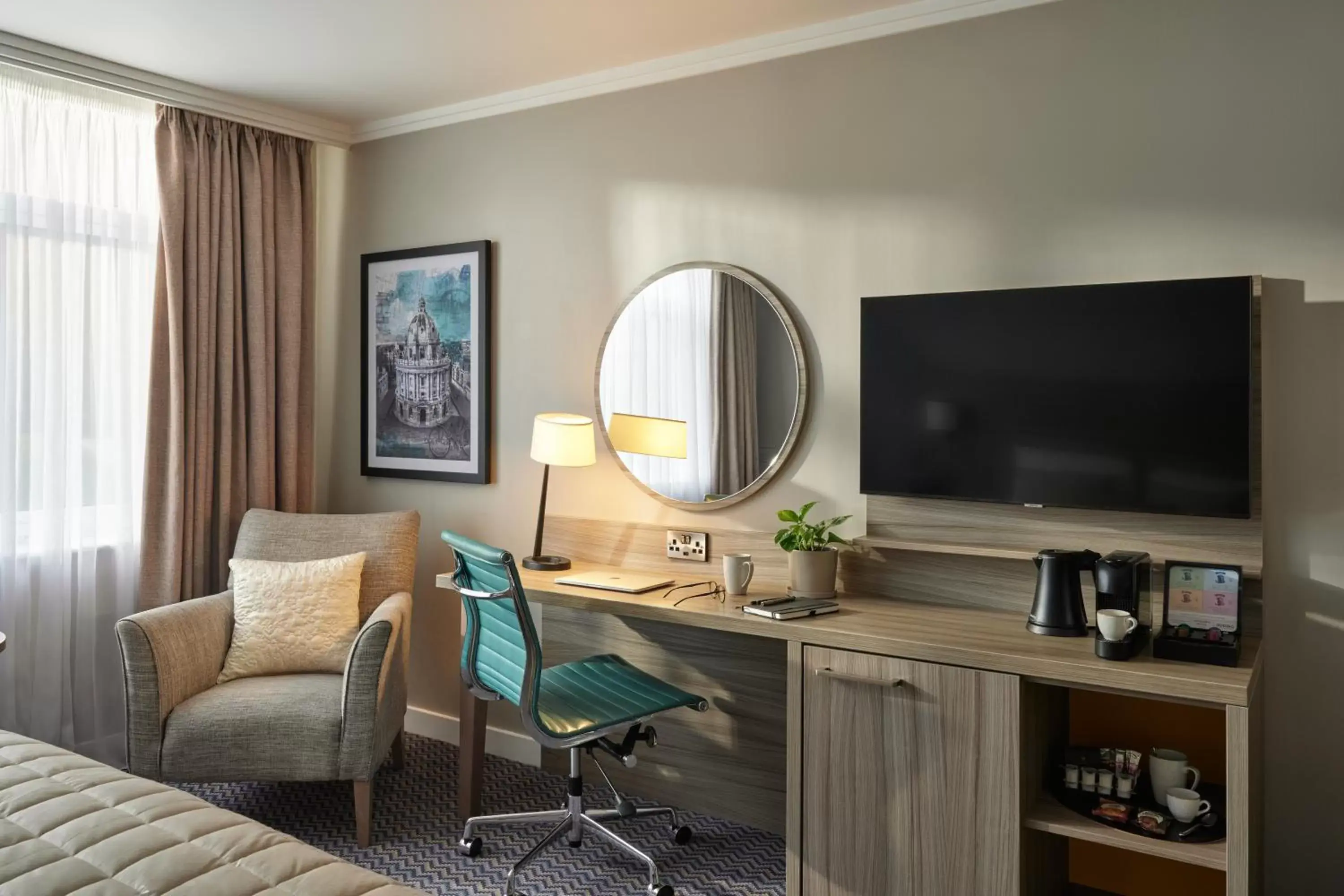 Superior Double Room and single bed in Leonardo Royal Hotel Oxford Superior Double Room and single bed in Leonardo Royal Hotel Oxford