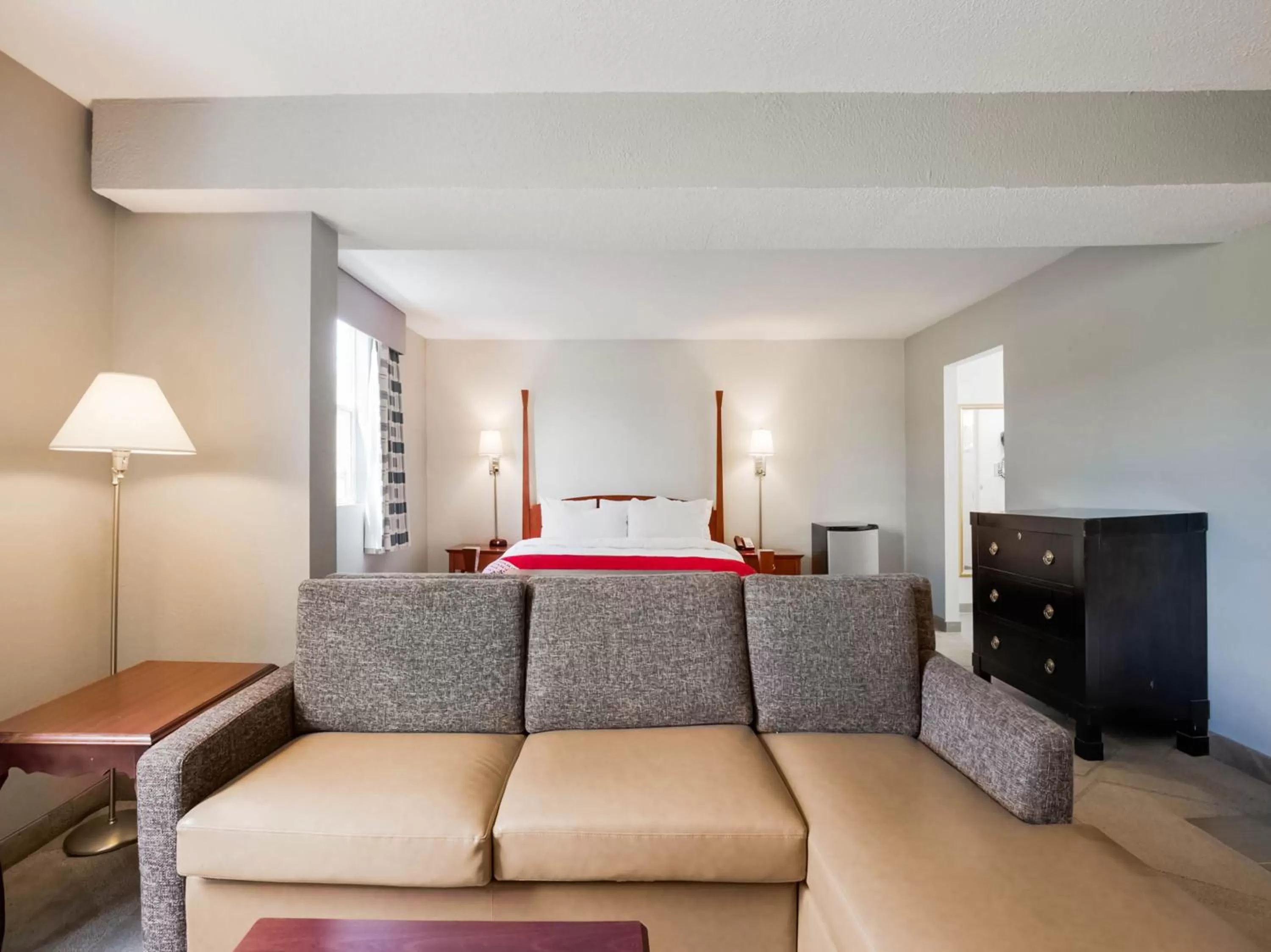 Seating area in Days Inn by Wyndham Conneaut