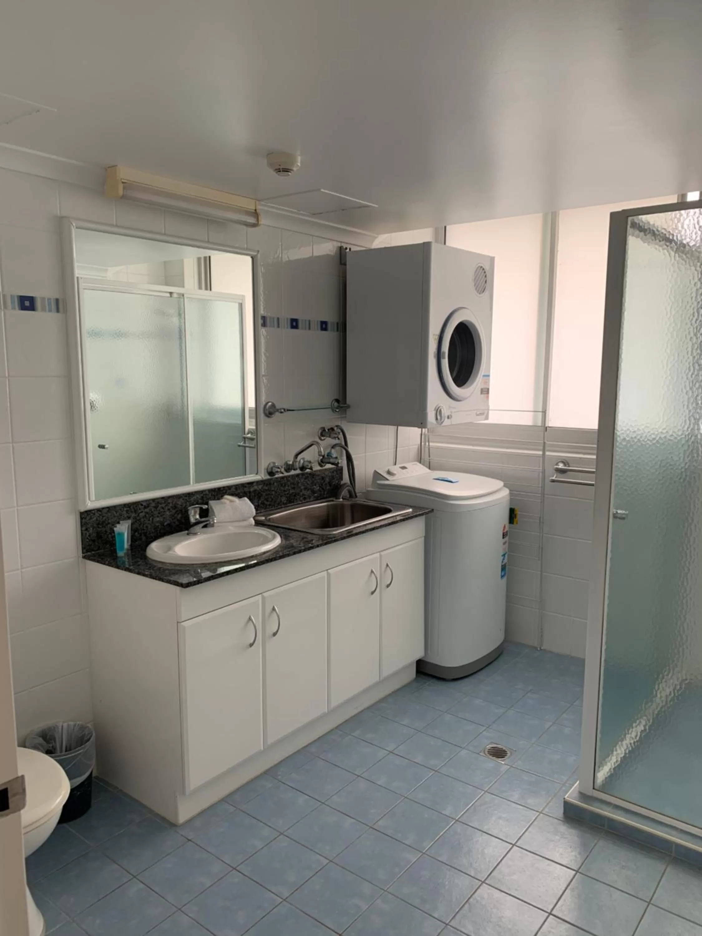 Bathroom in Pacific Regis Beachfront Holiday Apartments