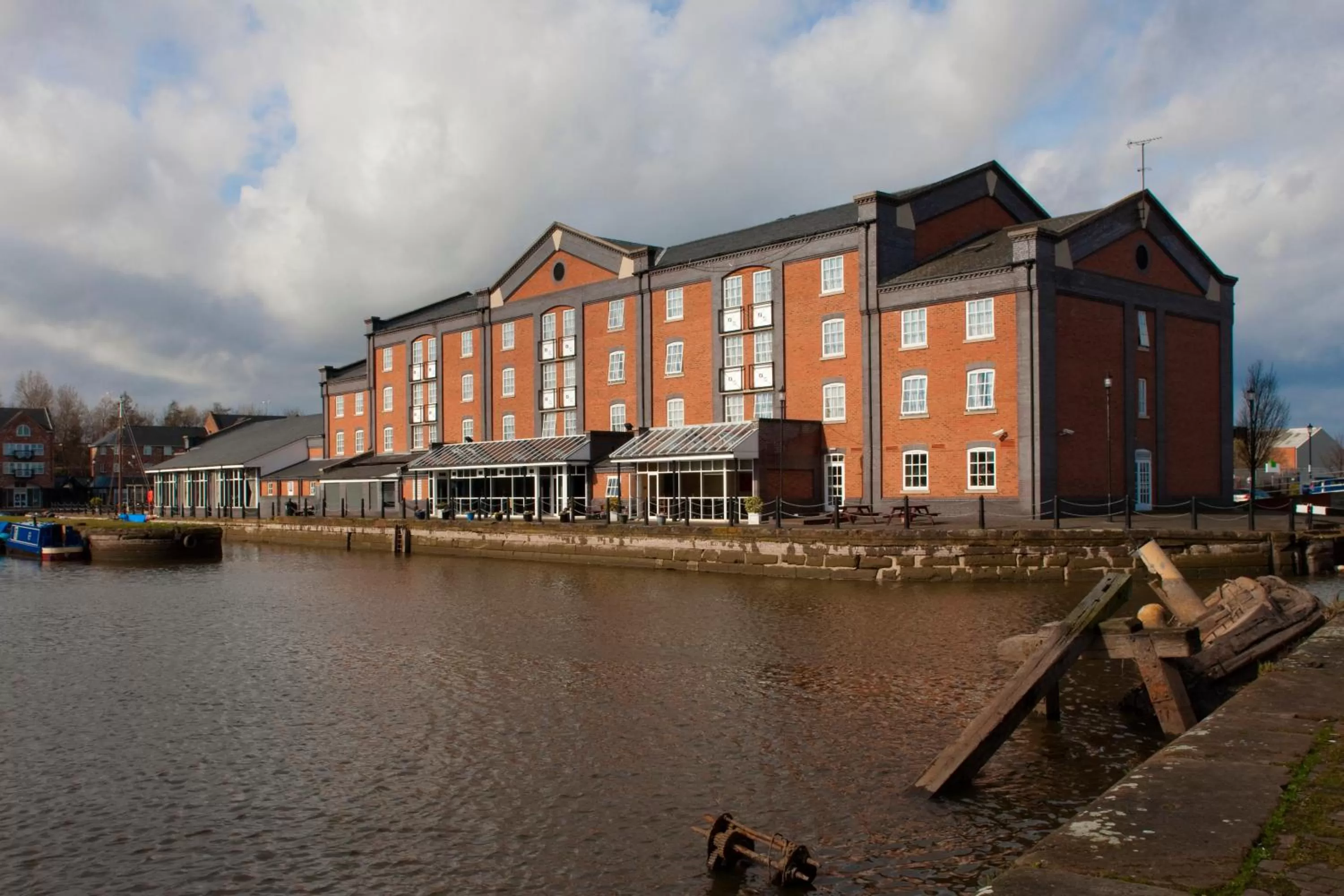 Property building in Holiday Inn Ellesmere Port/Cheshire Oaks by IHG