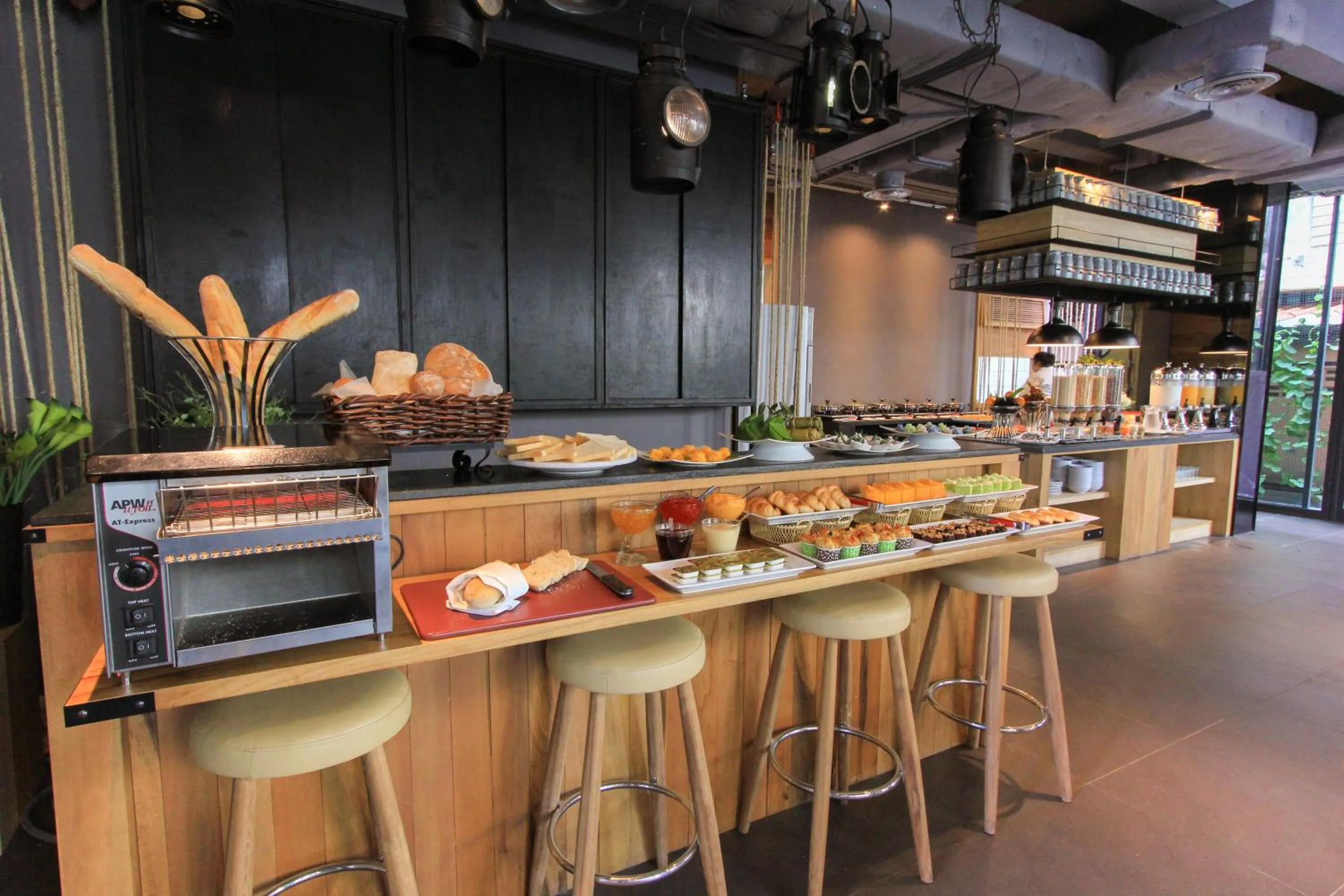 Restaurant/places to eat in Sugar Marina Hotel-SURF-Kata Beach