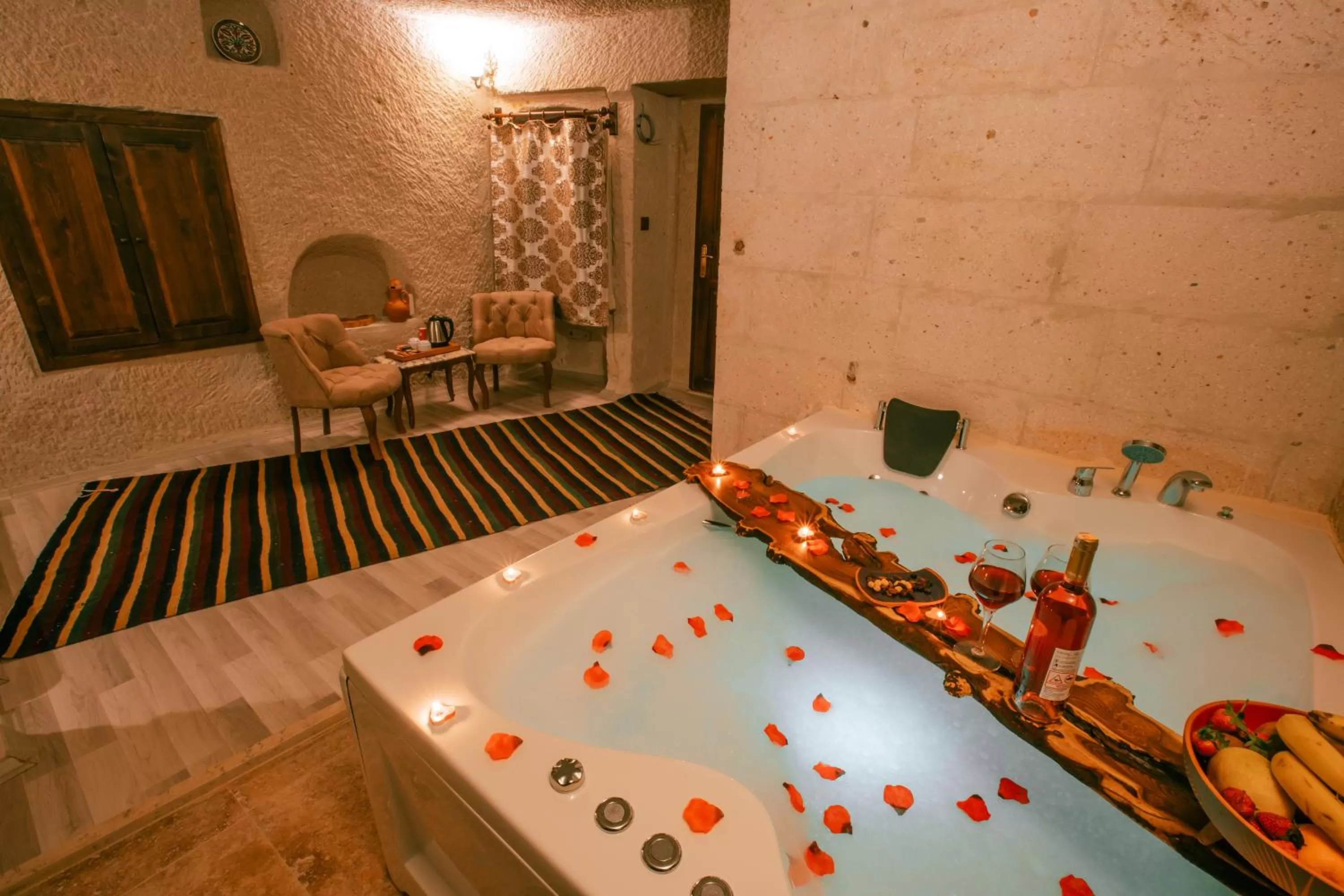 Hot Tub in Mia Cappadocia Cave Hotel
