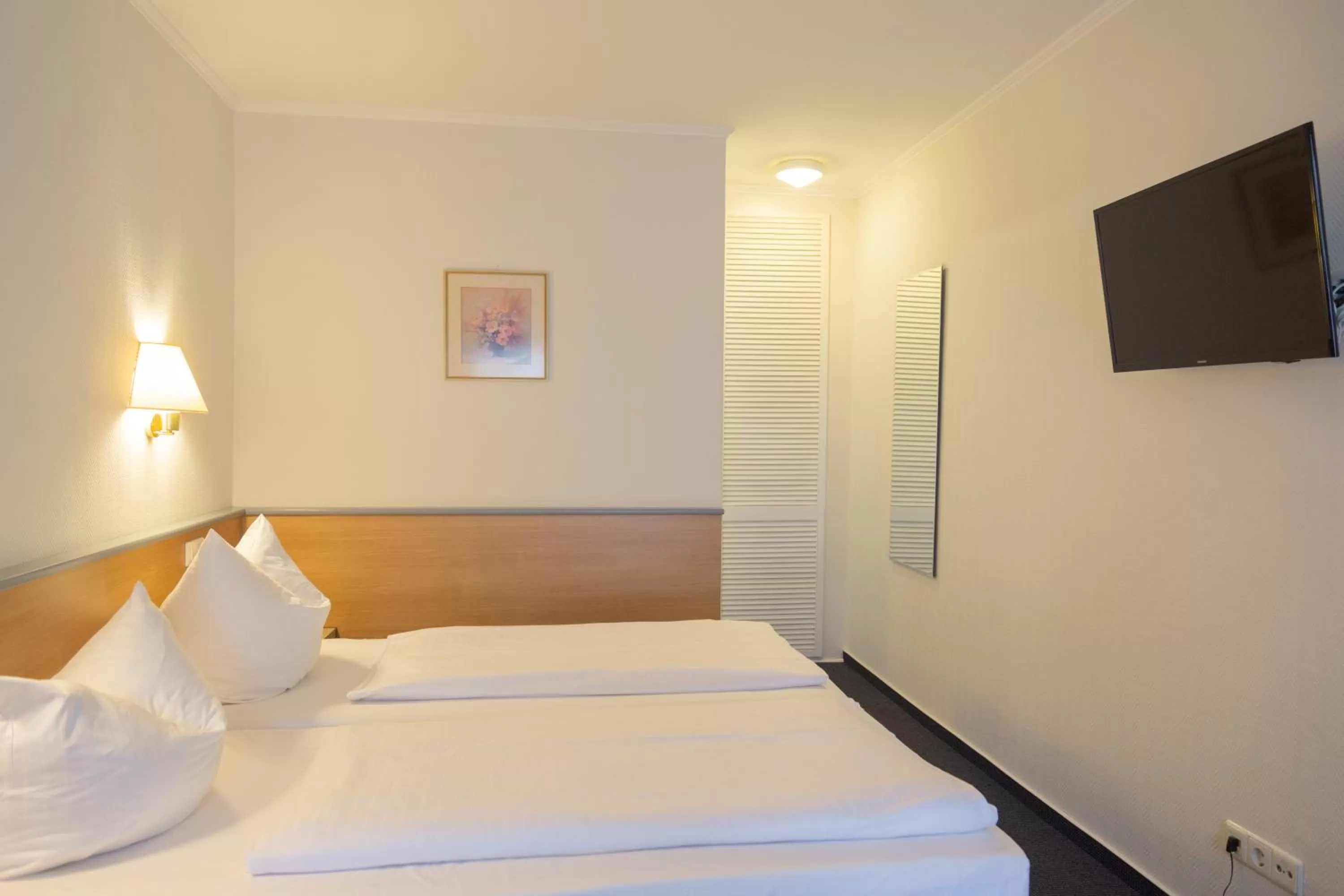 Bed in Das Ebertor - Hotel & Hostel