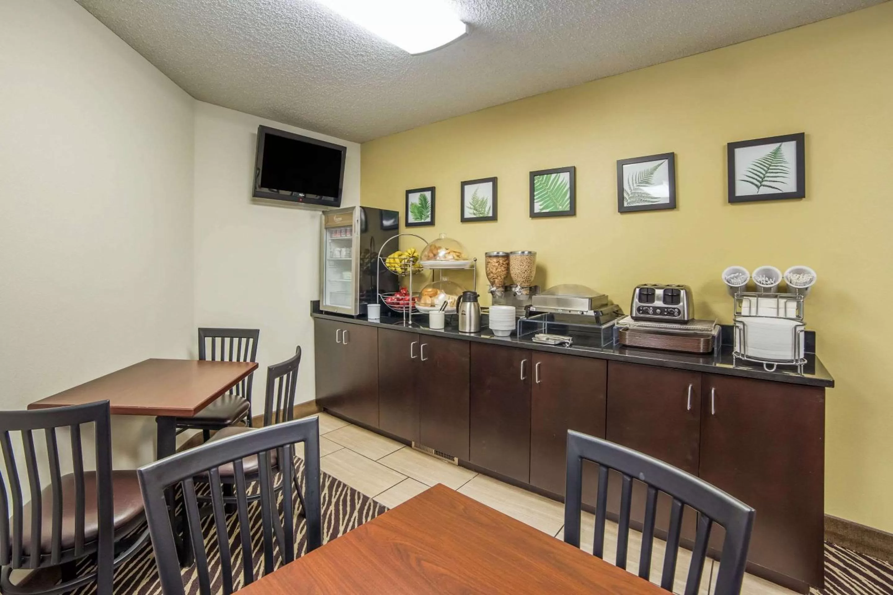 Restaurant/places to eat in Sleep Inn Provo near University