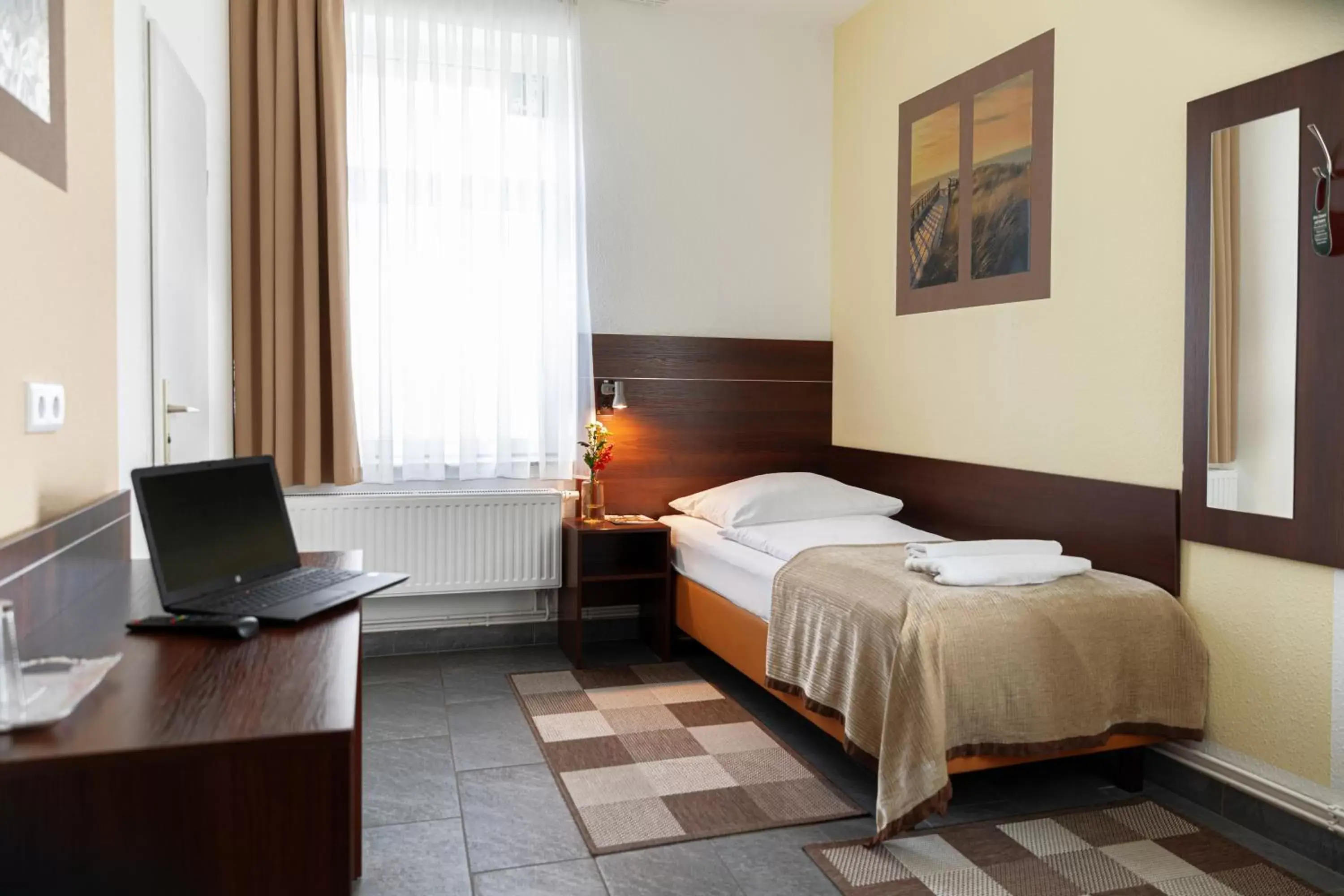Single Room - single occupancy in Hotel Polonia - Frankfurt/Oder Single Room - single occupancy in Hotel Polonia - Frankfurt/Oder
