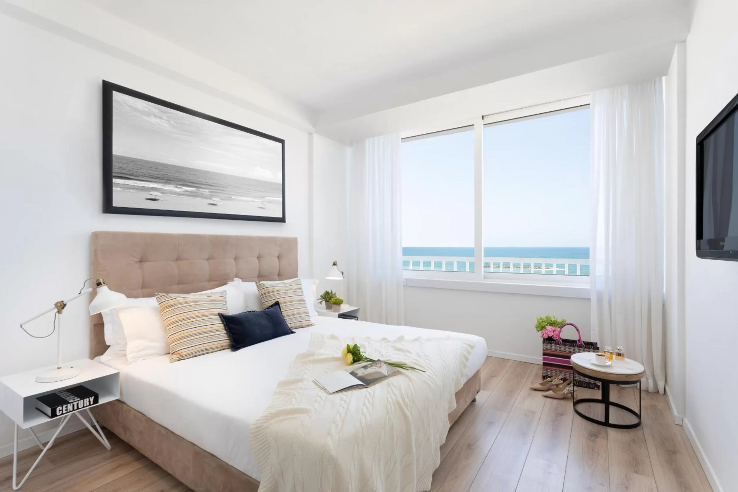 Spring, Bed in Sea Executive Suites