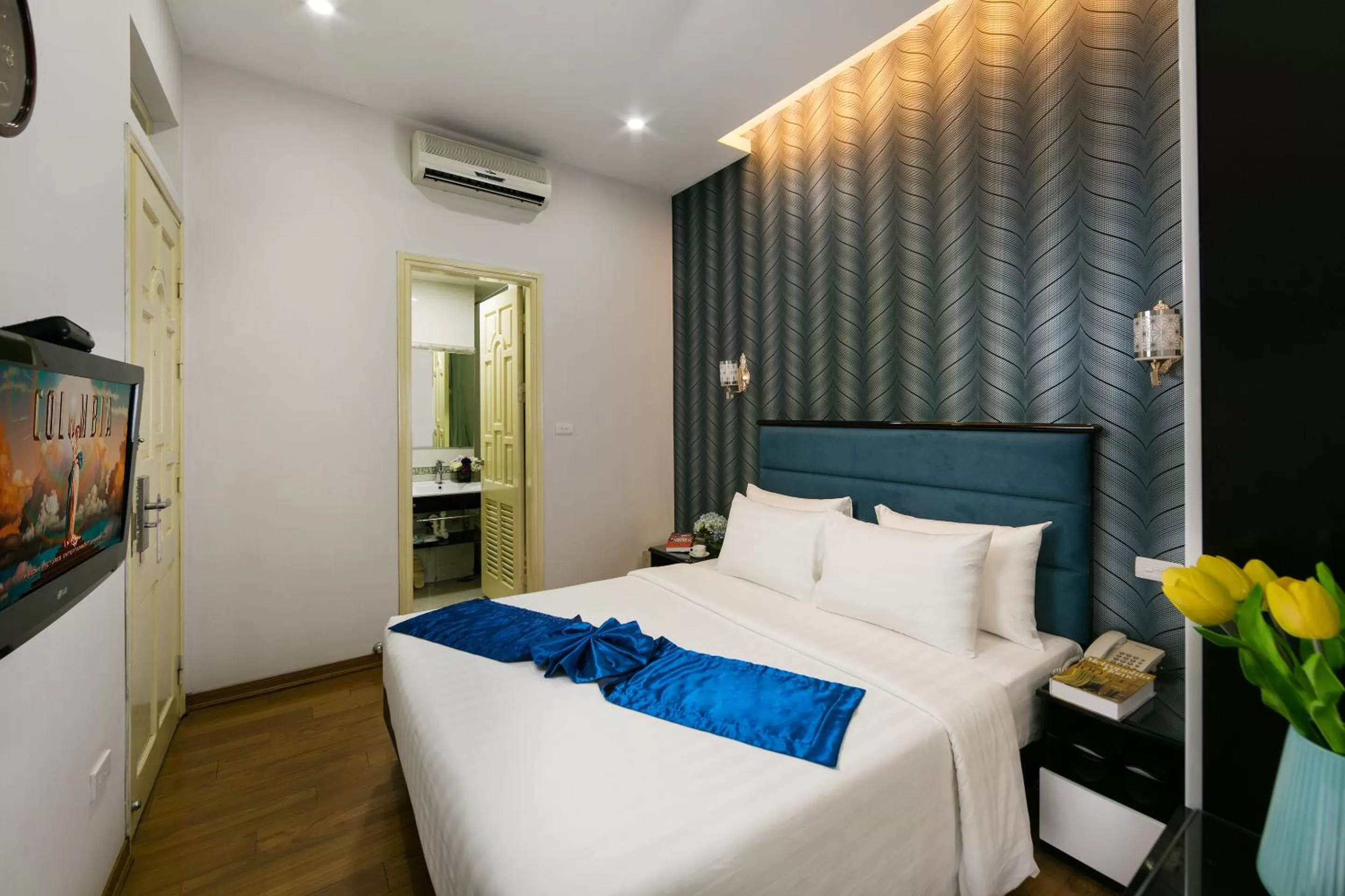 Bed in Diamond Legend Hotel