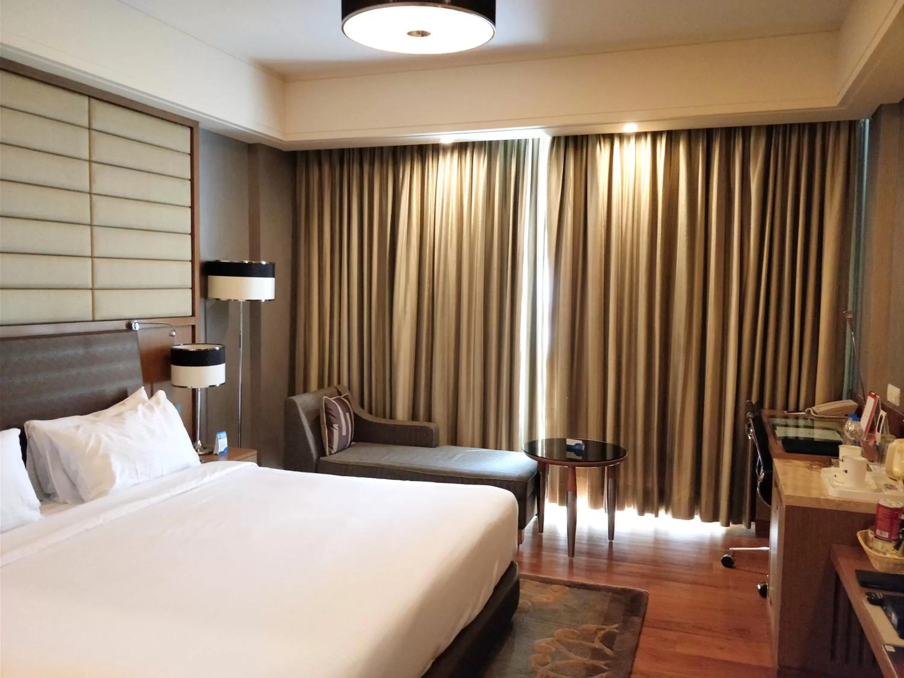 Coffee/tea facilities, Bed in Radisson Blu Hotel, Nagpur