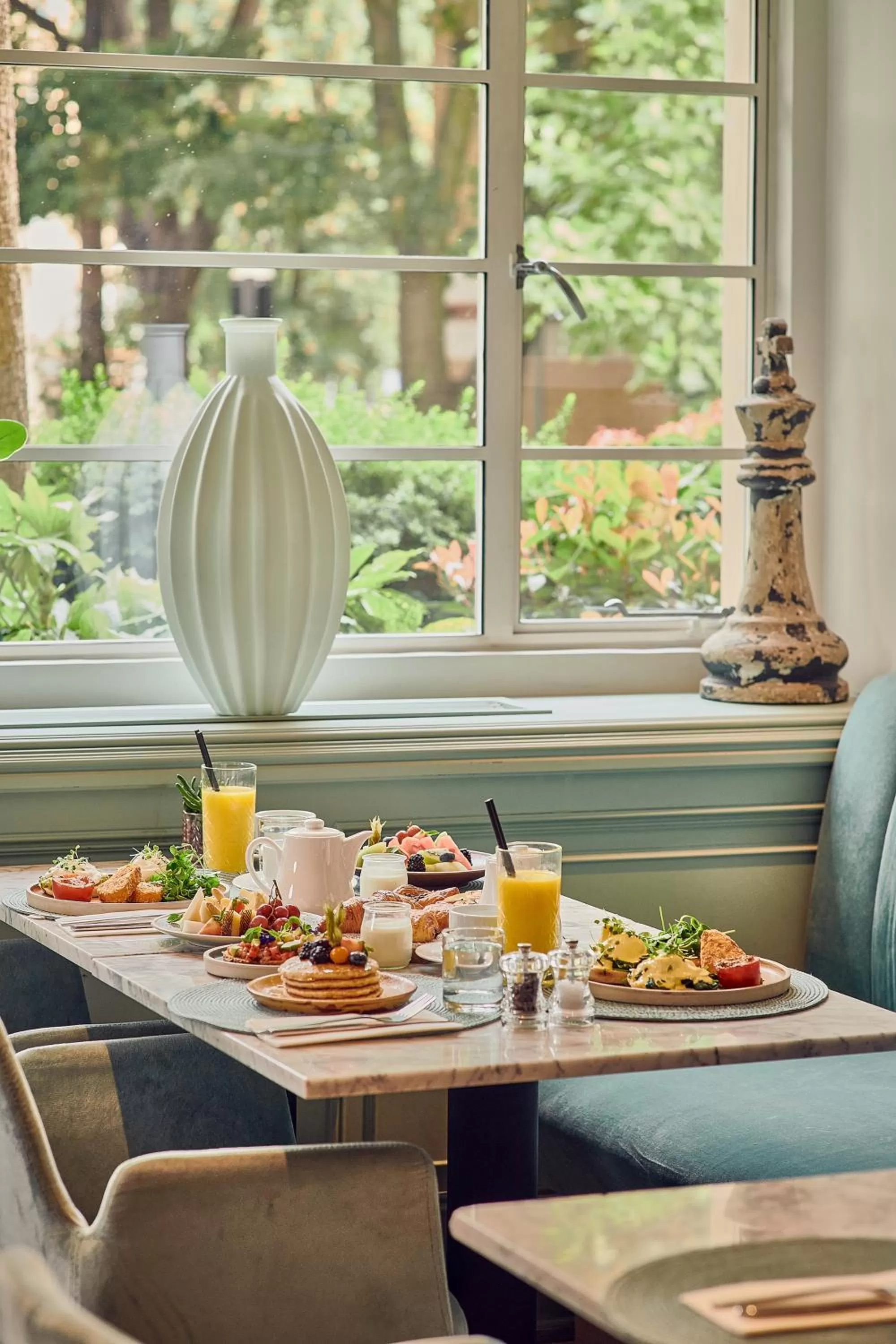 Restaurant/places to eat in Melia White House Hotel