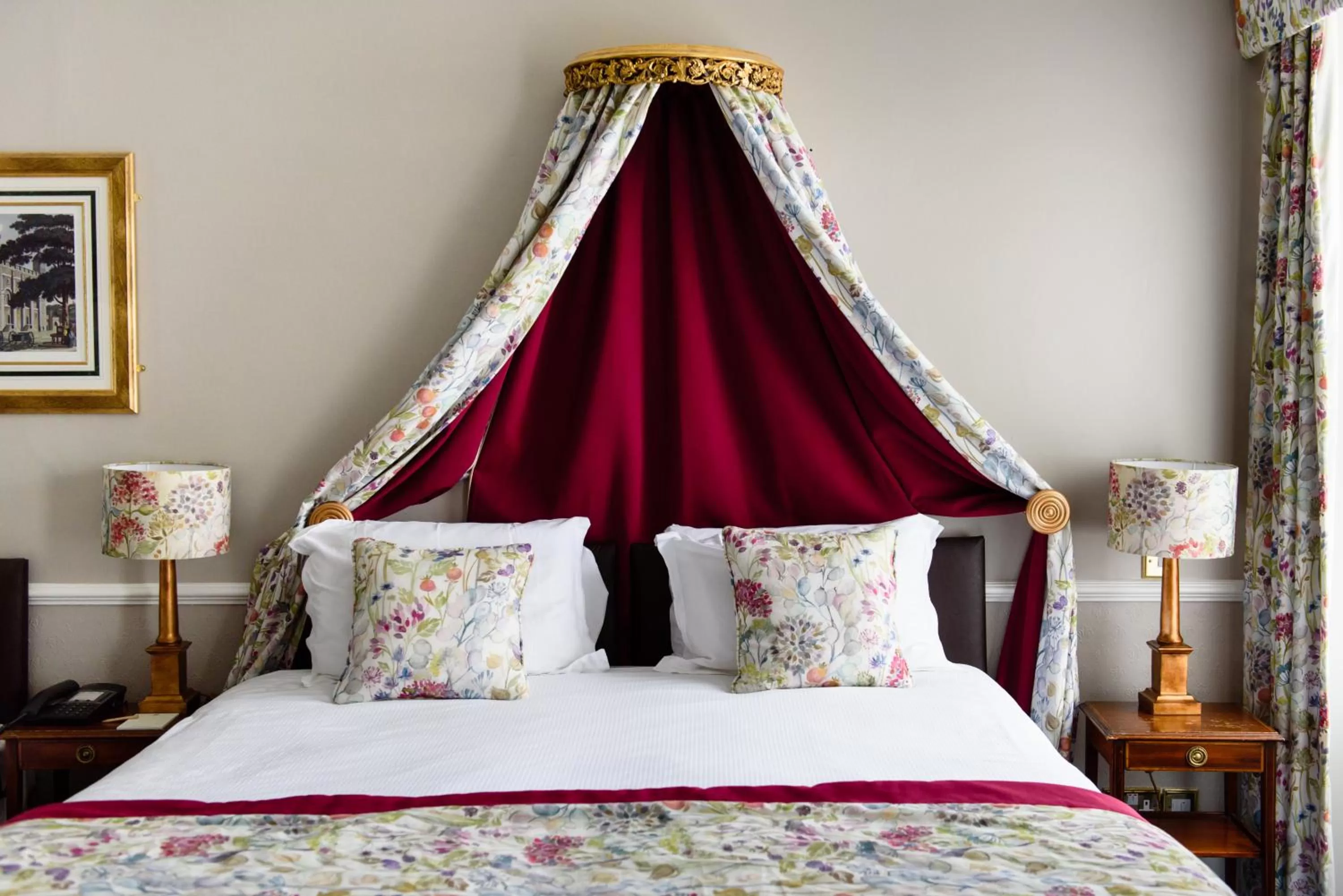 Bedroom, Bed in Old Hall Hotel