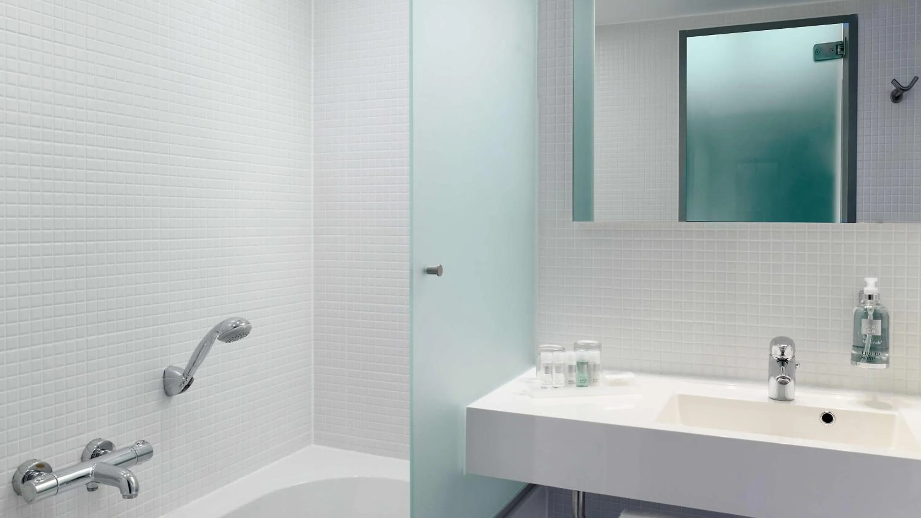 Bathroom in Park Plaza Amsterdam Airport