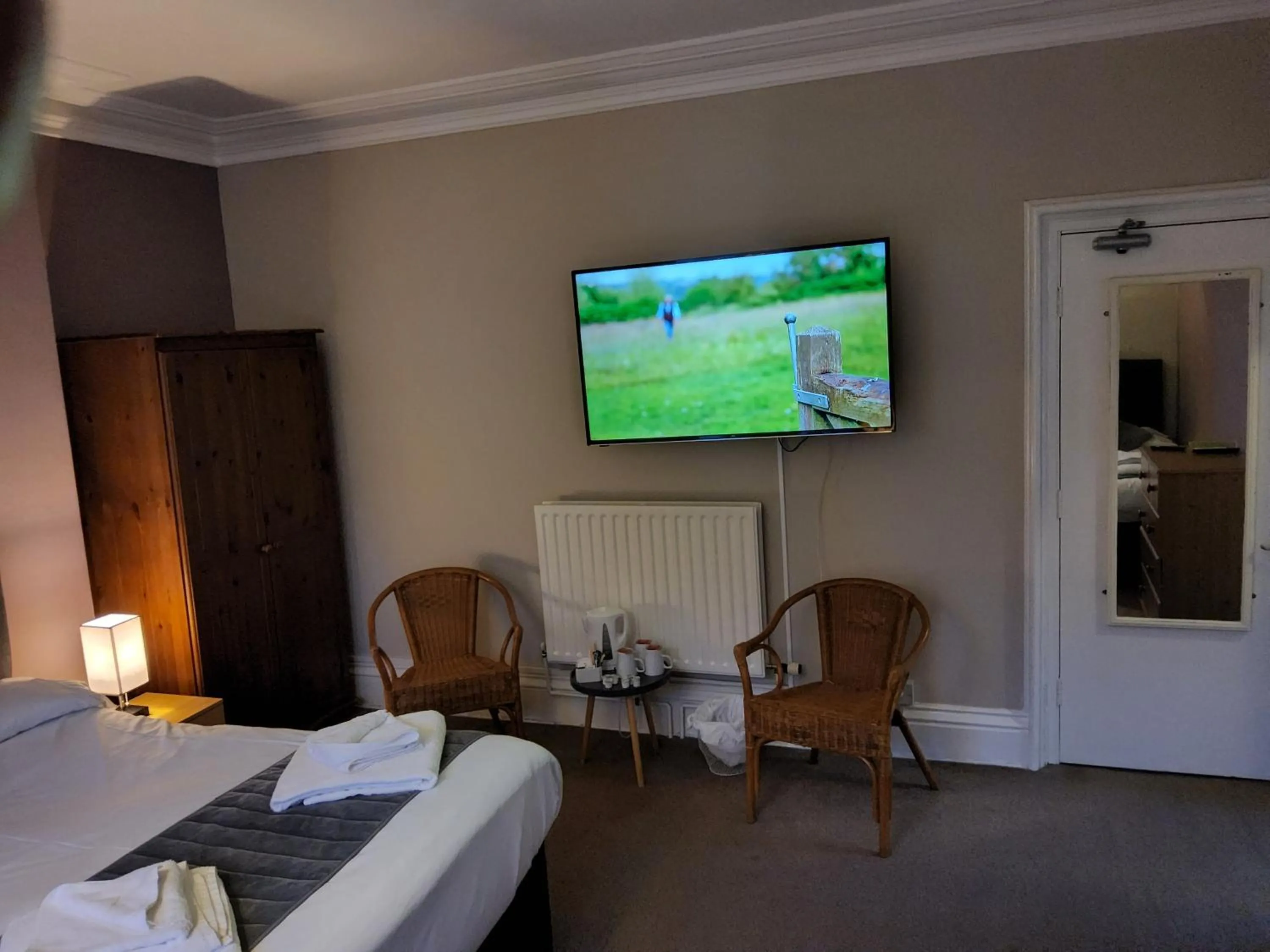 TV and multimedia in The Avenue Hotel