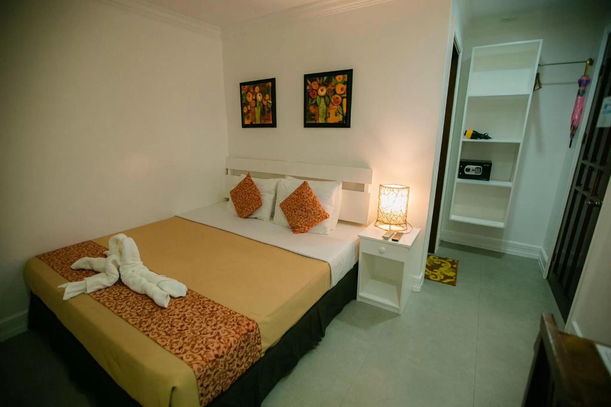 Bedroom, Bed in Kav's Beach Resort