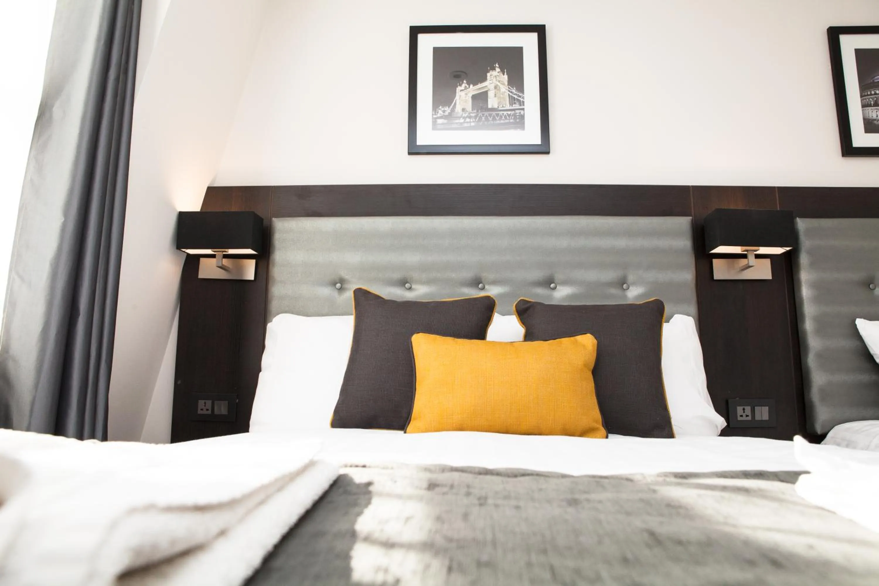 Photo of the whole room, Bed in The Tudor Inn Hotel