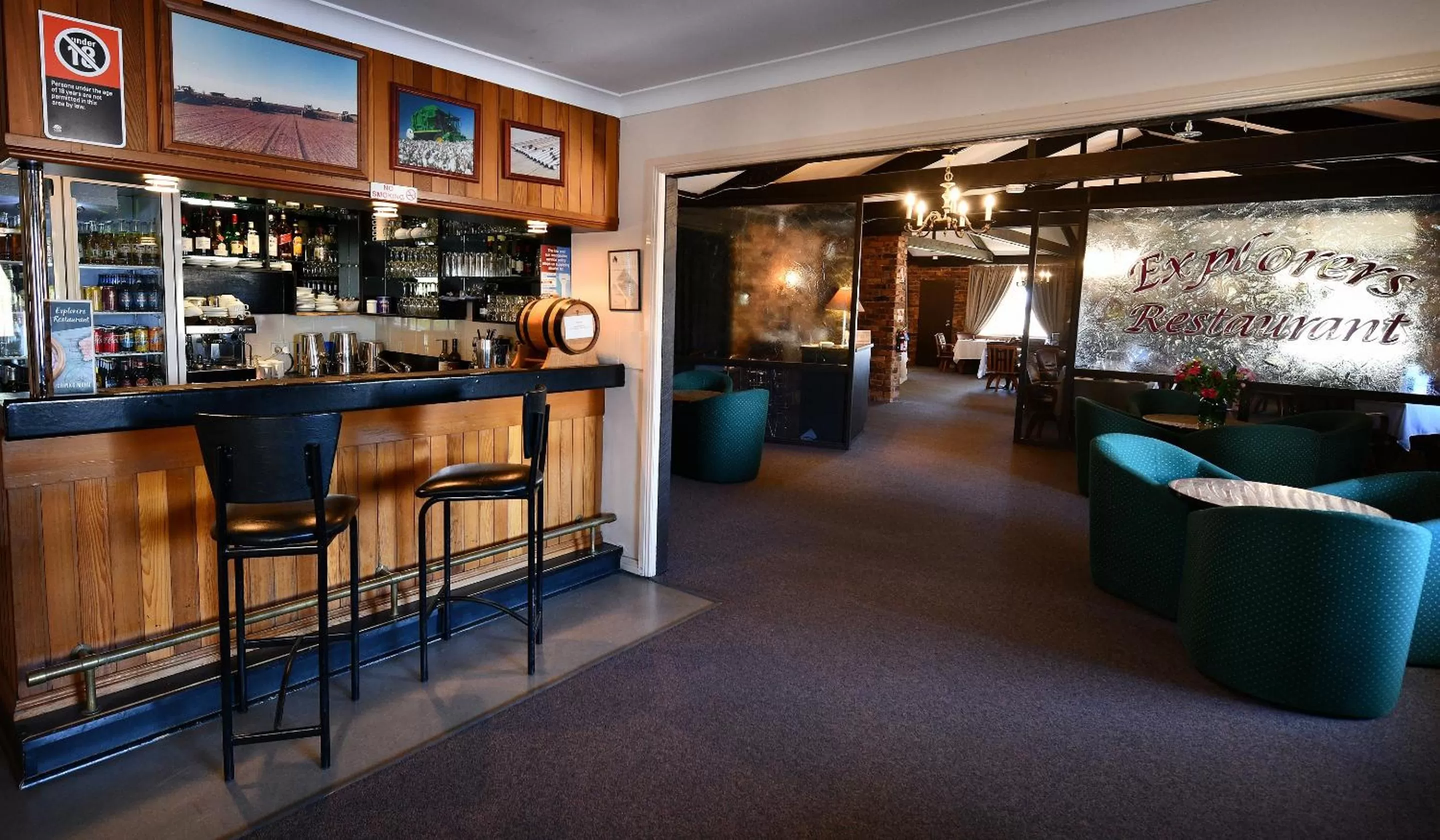 Lounge or bar in Burke and Wills Motor Inn