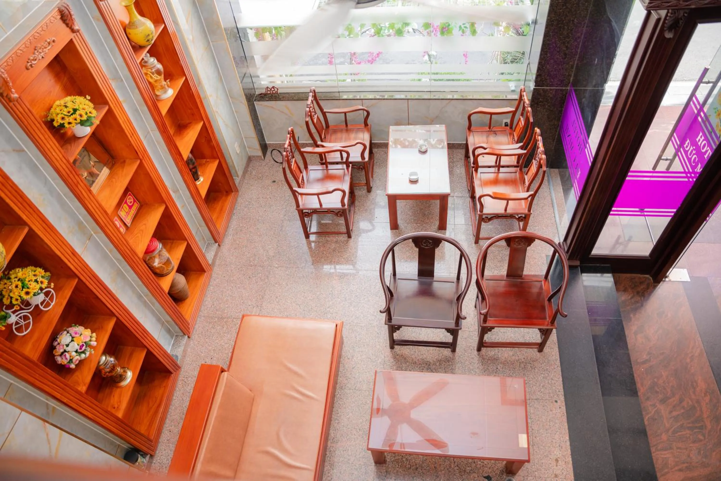 Communal lounge/ TV room in Duc Minh Saigon Airport Hotel