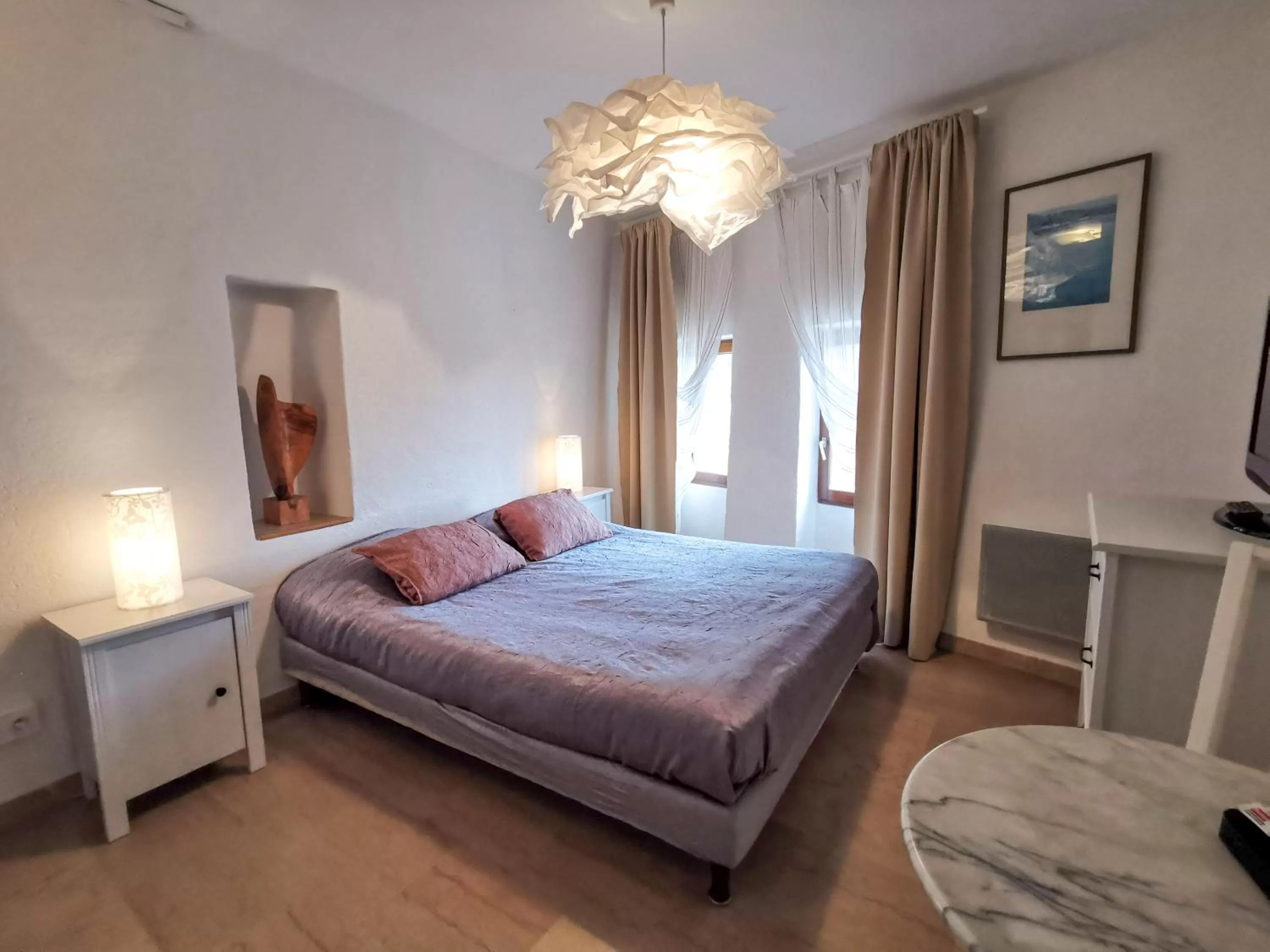 Bed in Hôtel la Fête en Provence