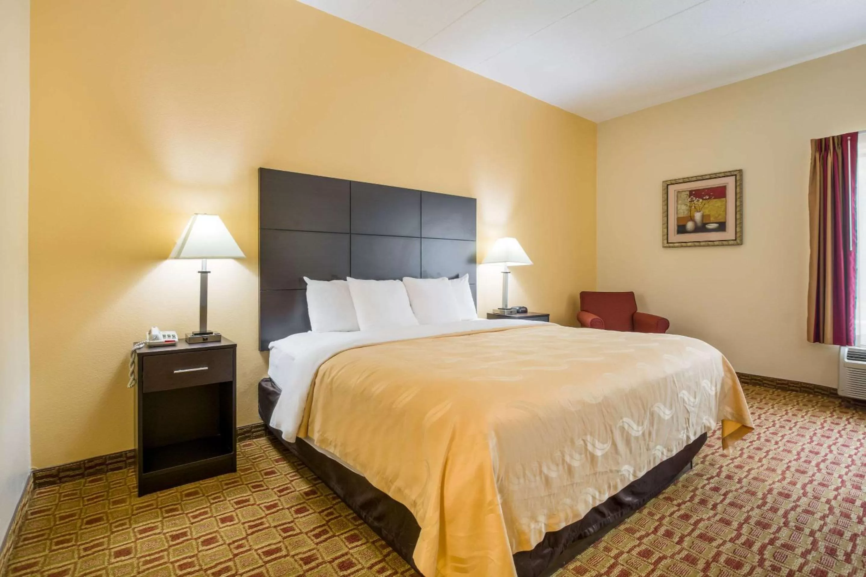 On site, Bed in Quality Inn & Suites Sellersburg - Louisville Area
