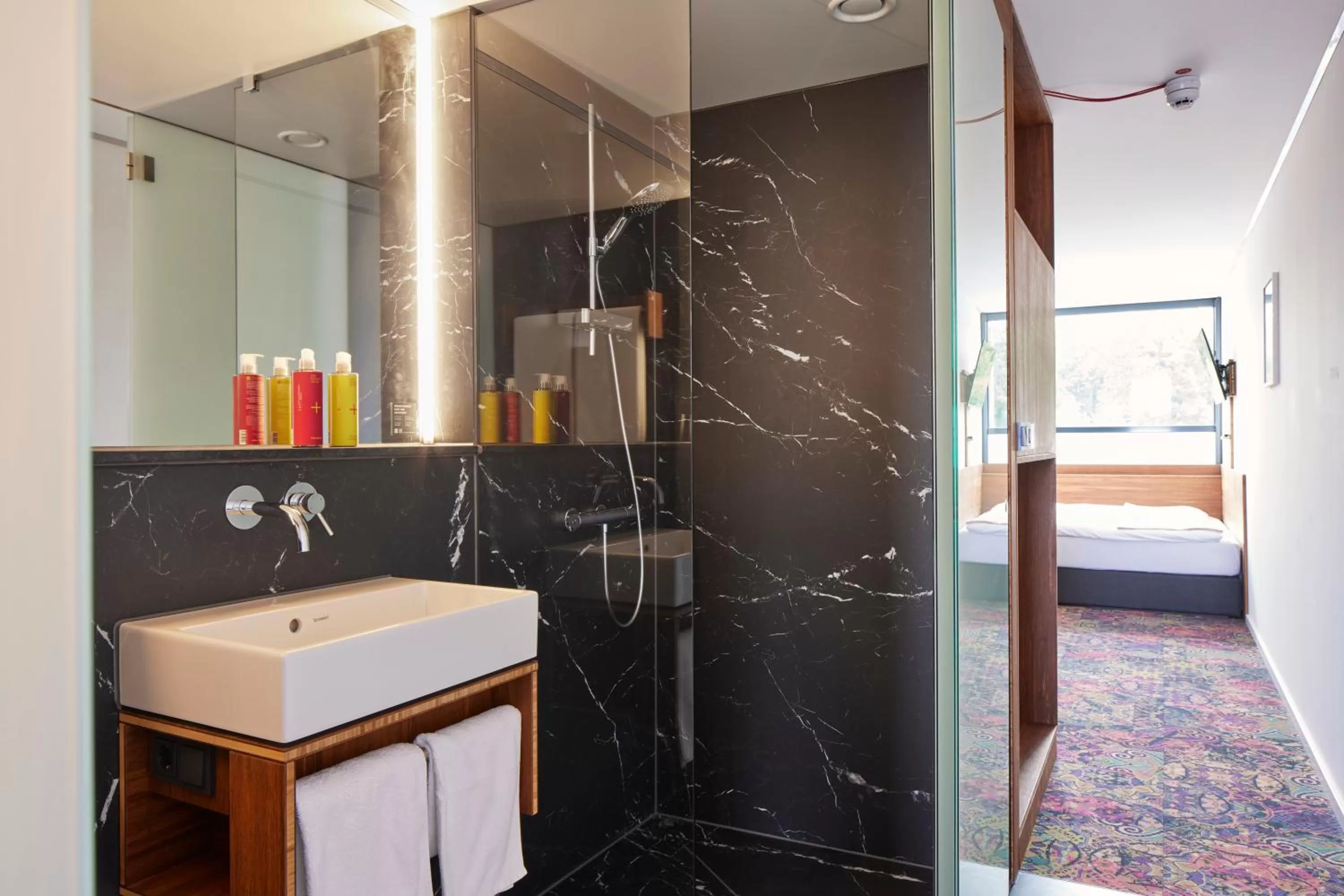 Bathroom in TIN INN Montabaur l einfach gut - nachhaltig, innovativ, modern