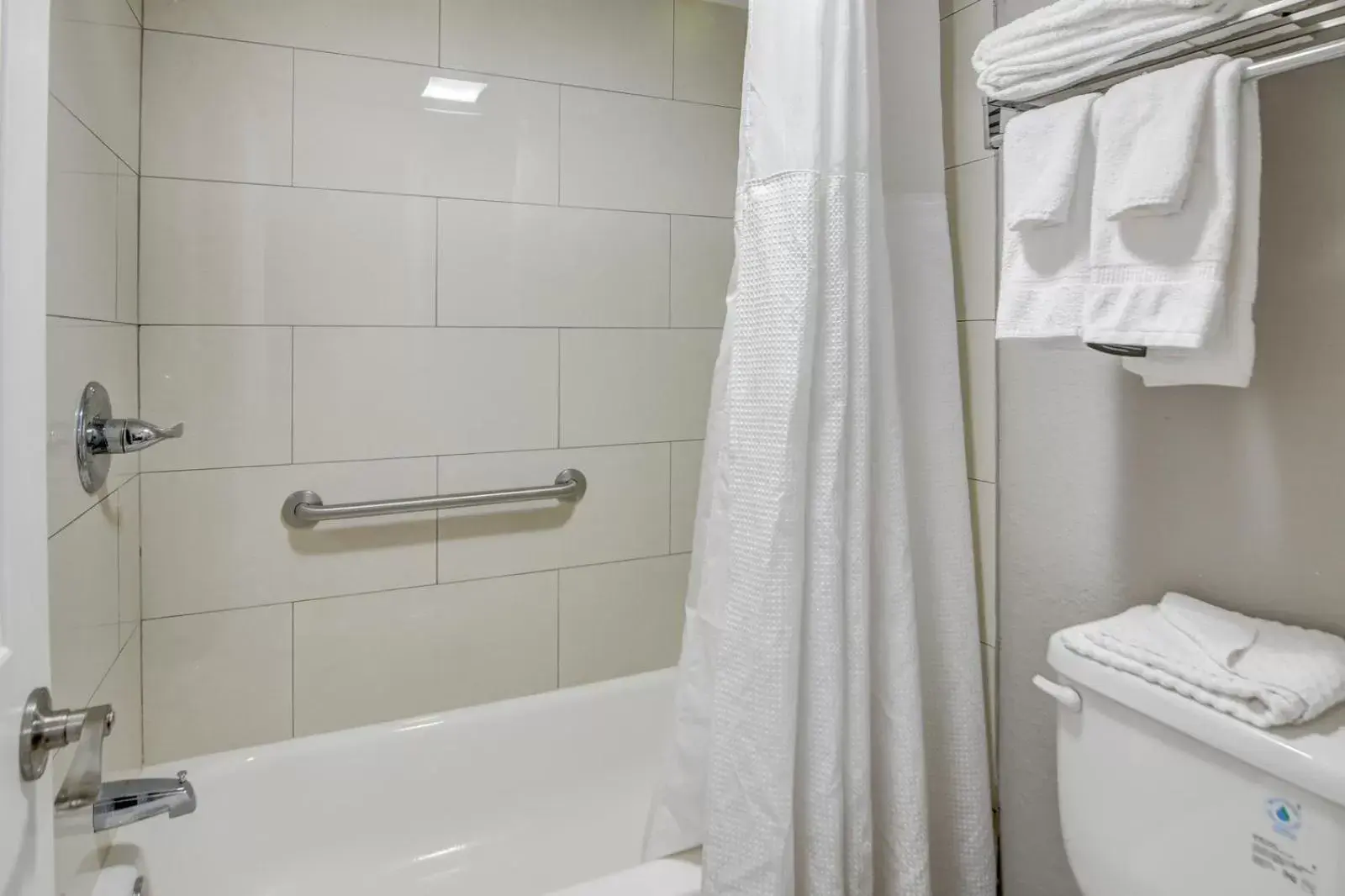 Deluxe Queen Room with Two Queen Beds - Non-Smoking in Seabreeze Inn - Fort Walton Deluxe Queen Room with Two Queen Beds - Non-Smoking in Seabreeze Inn - Fort Walton