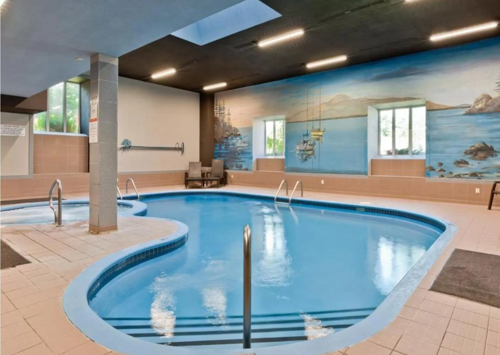 Hot Tub in Magog Waterfront Condo