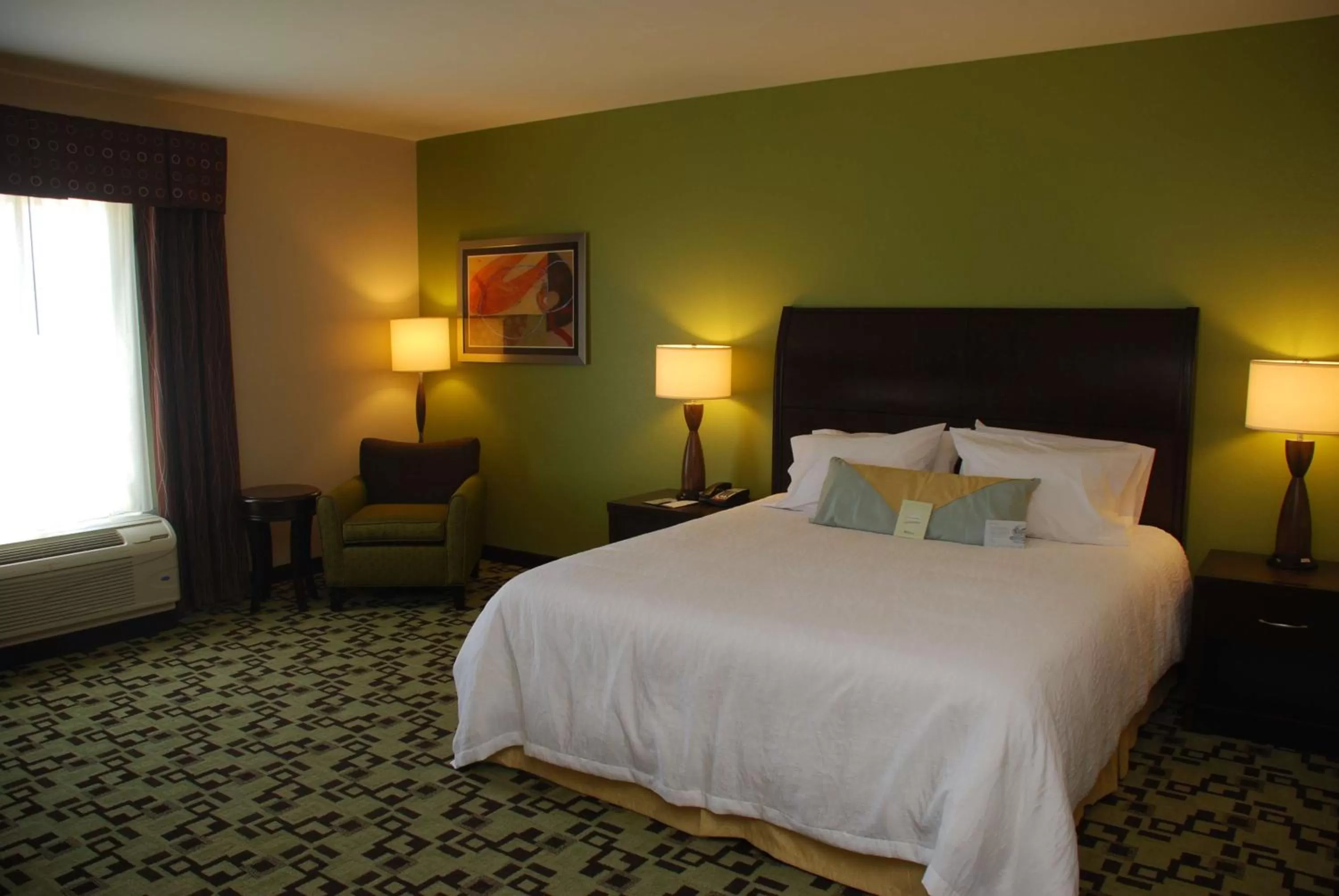 Bed in Hilton Garden Inn Birmingham/Trussville