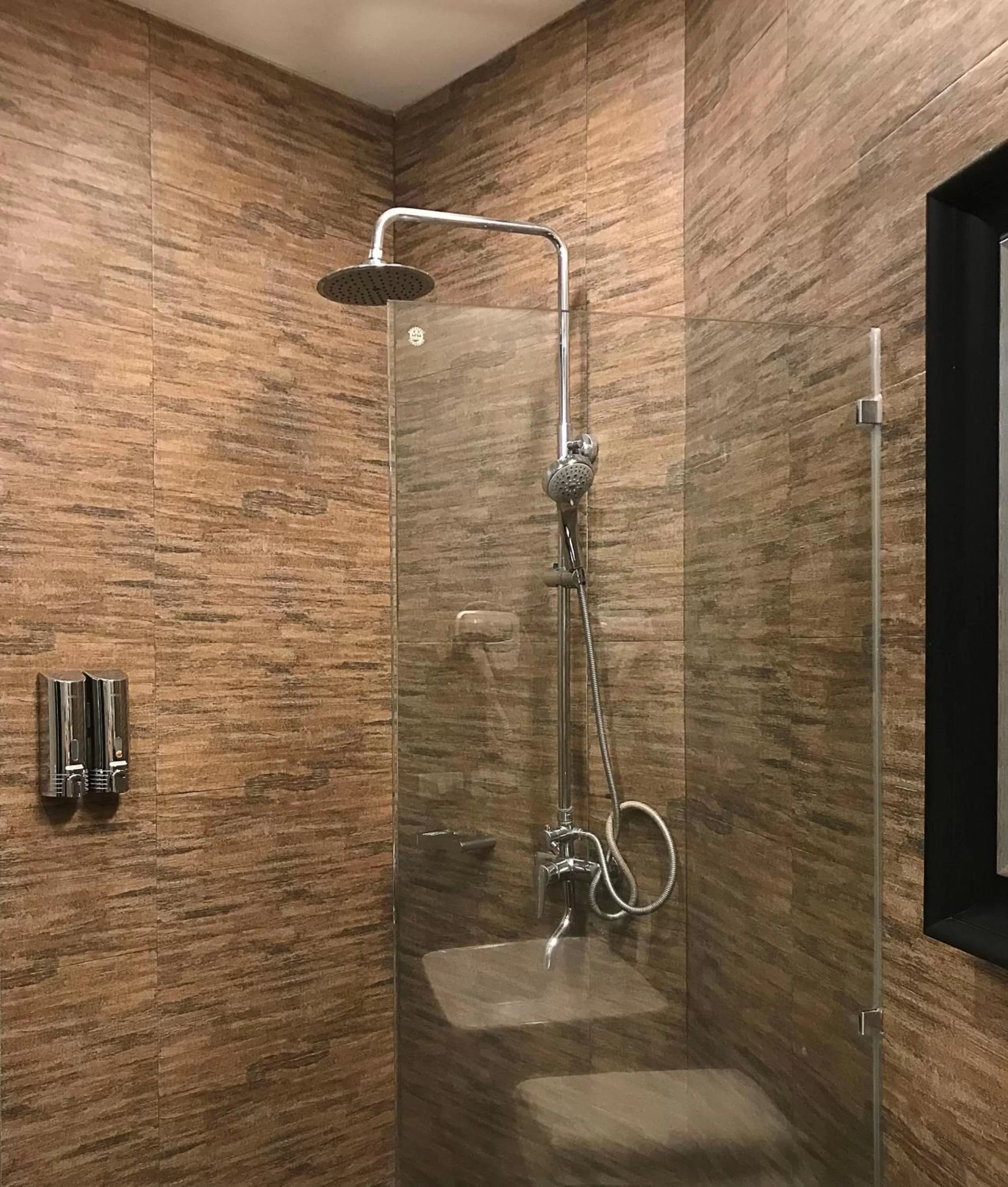 Shower in Mahi Mahi Dive Resort