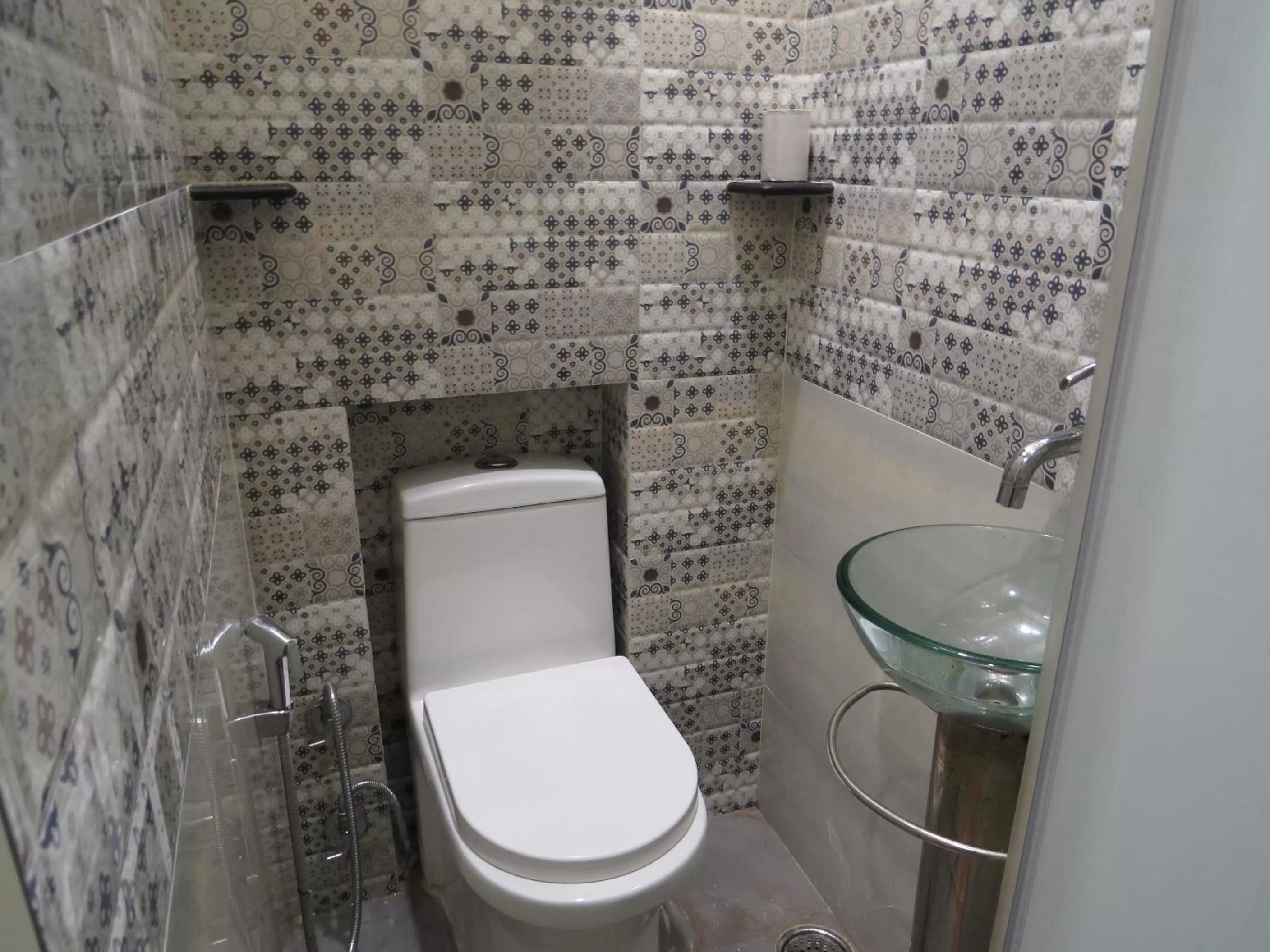 Toilet in Smyle Inn - Best Value Hotel near New Delhi Station