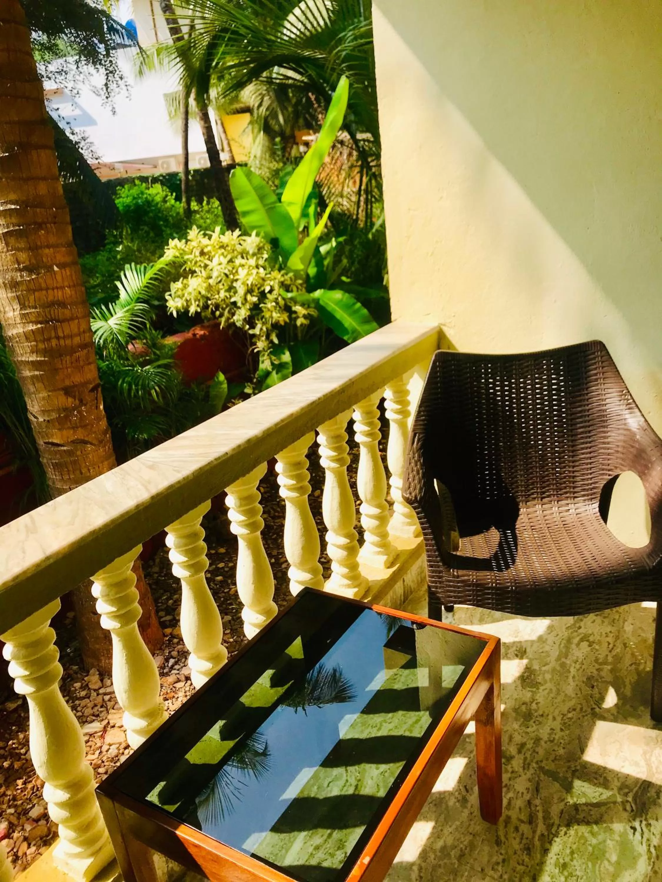 Seating area in LaligurasVilla Beachside Escape - 100m to Beach