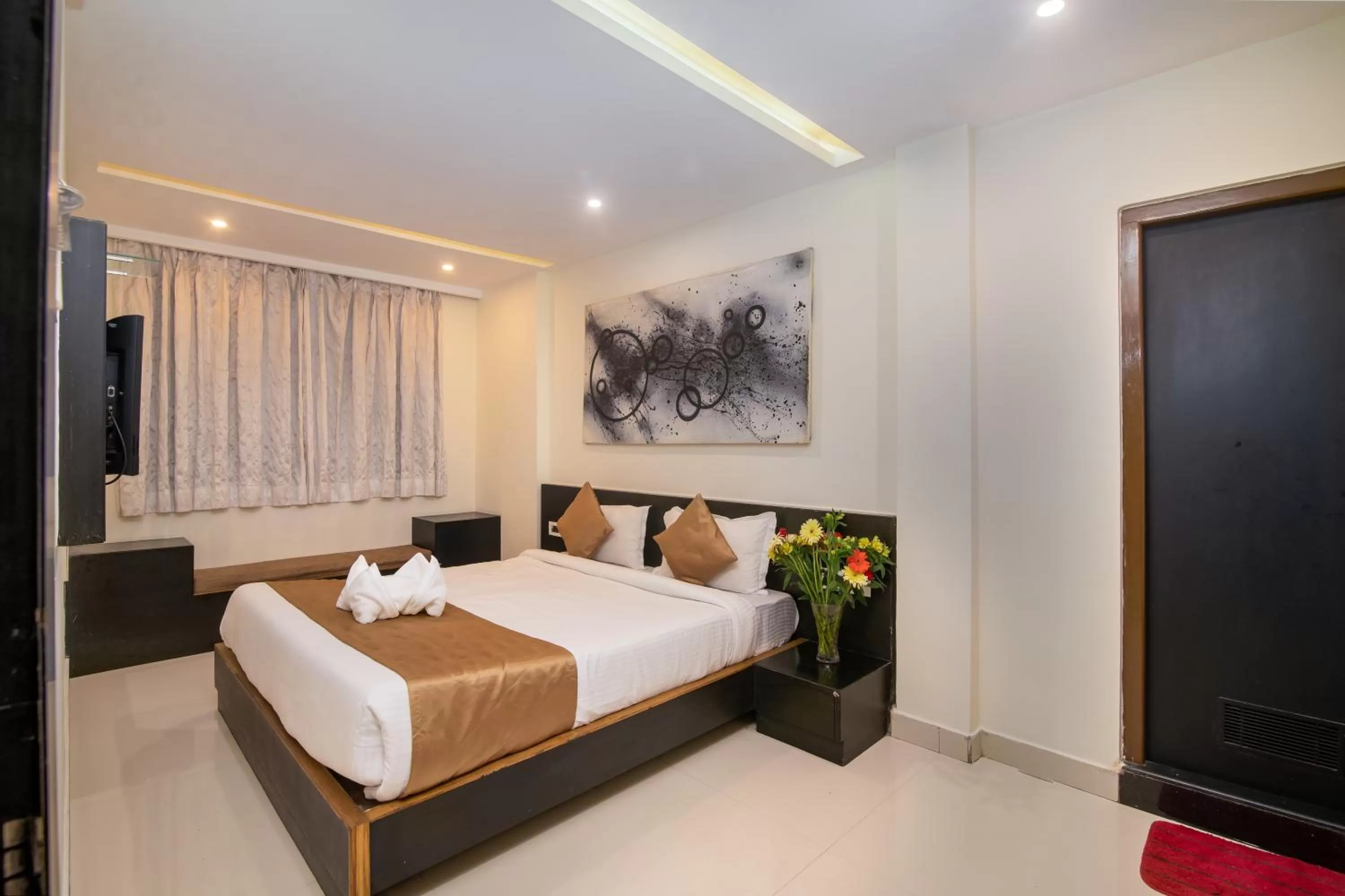 Bed in Muscatel Yavachi - 400 Mts from MG Marg