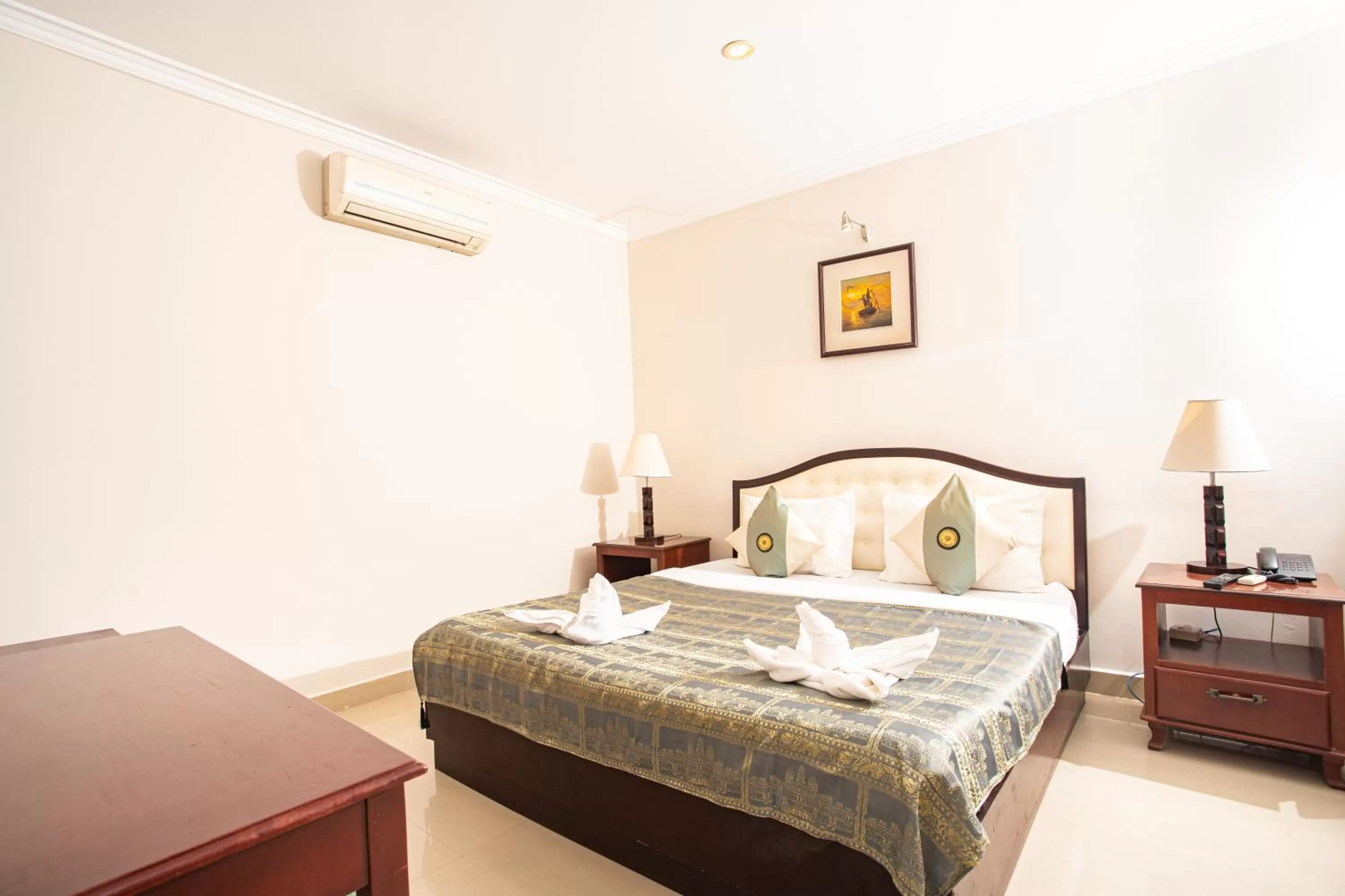 Bed in Silver Mounts Hotel