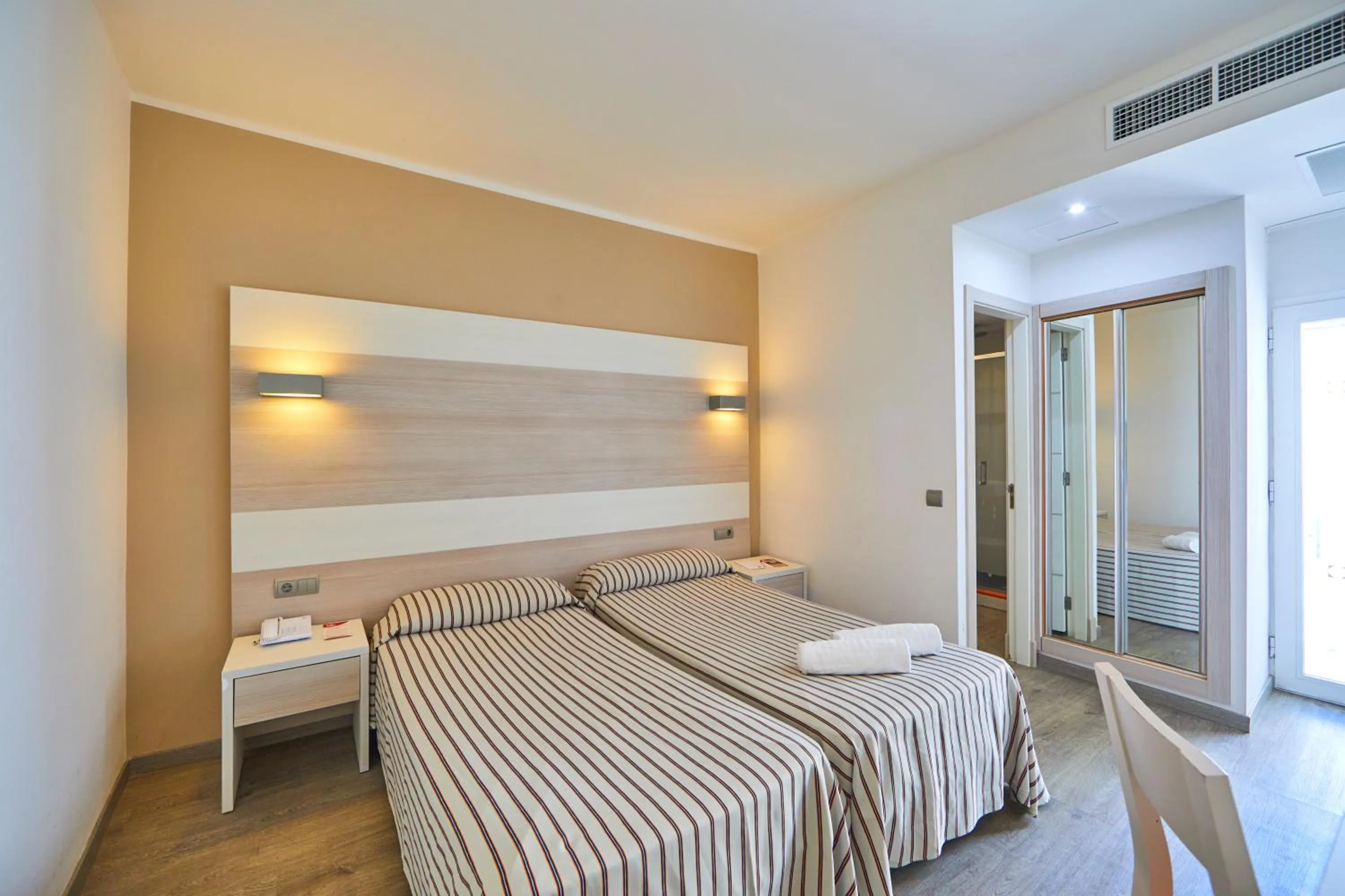 Photo of the whole room in MLL Palma Bay Club Resort