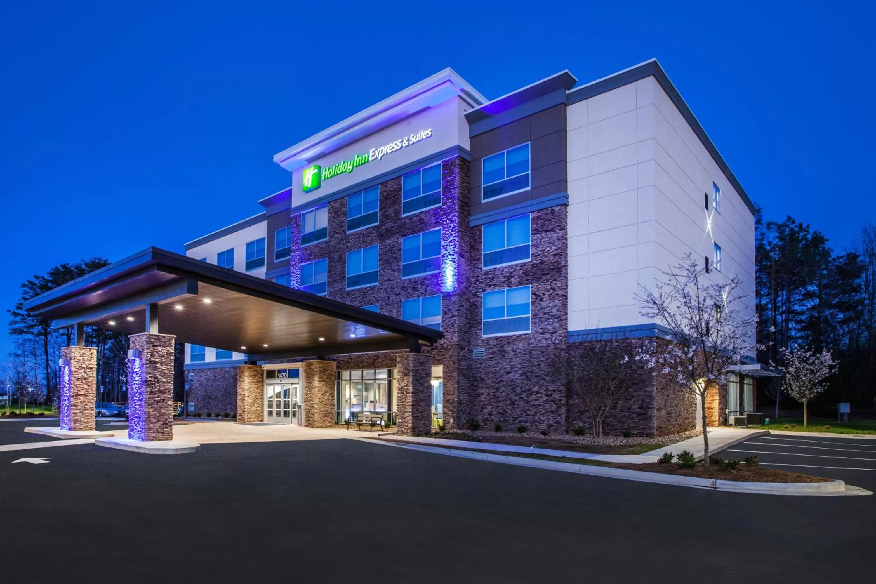 Property building in Holiday Inn Express Hotel & Suites Murray by IHG