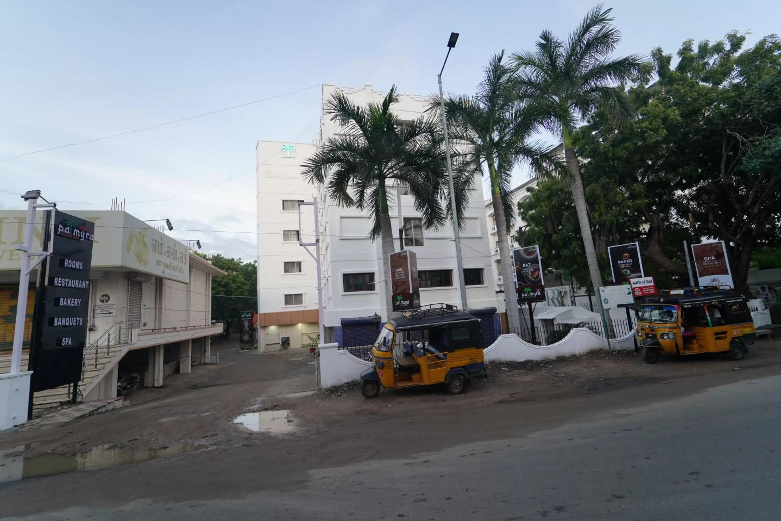 Property building in Hotel Palmyra Grand Inn