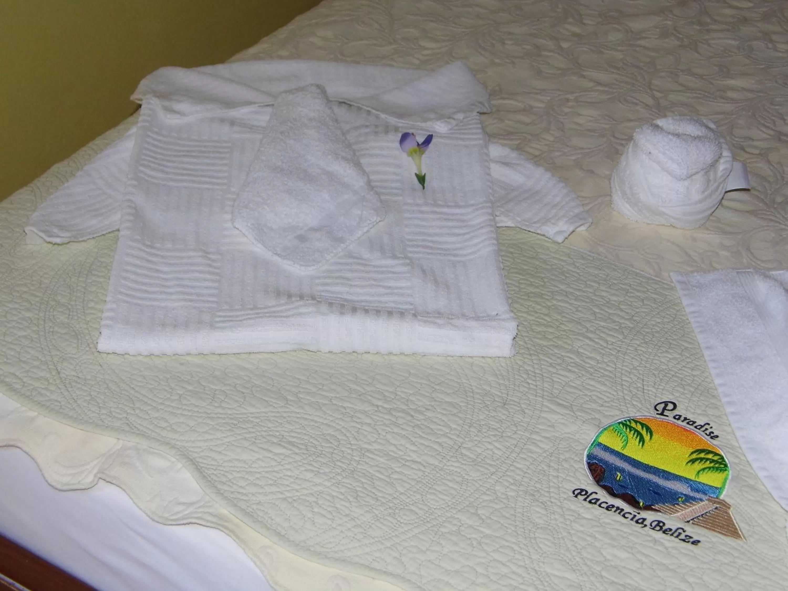 Bed in Alan's Paradise Hotel