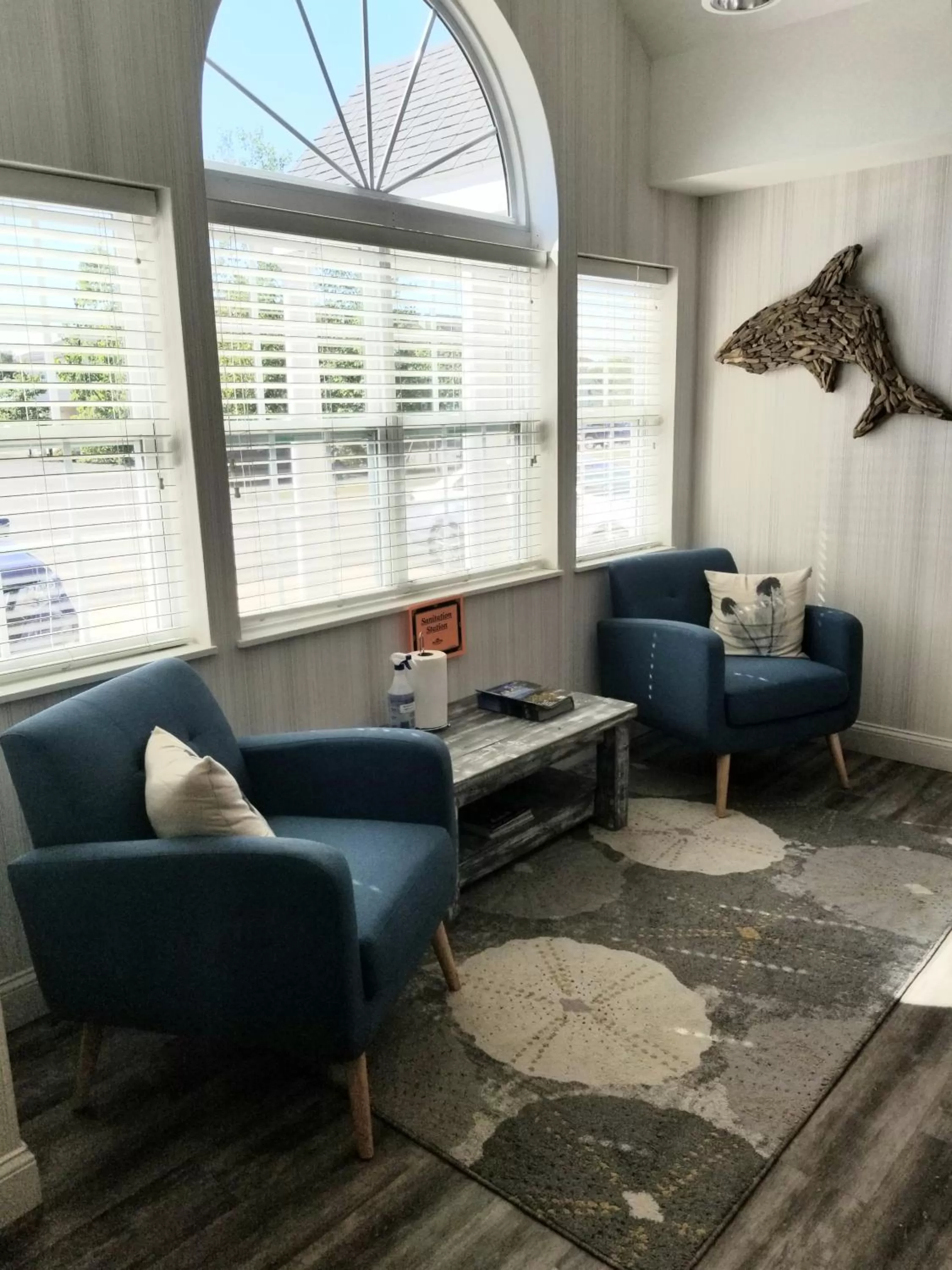 Seating area in York Microtel Inn & Suites by Wyndham