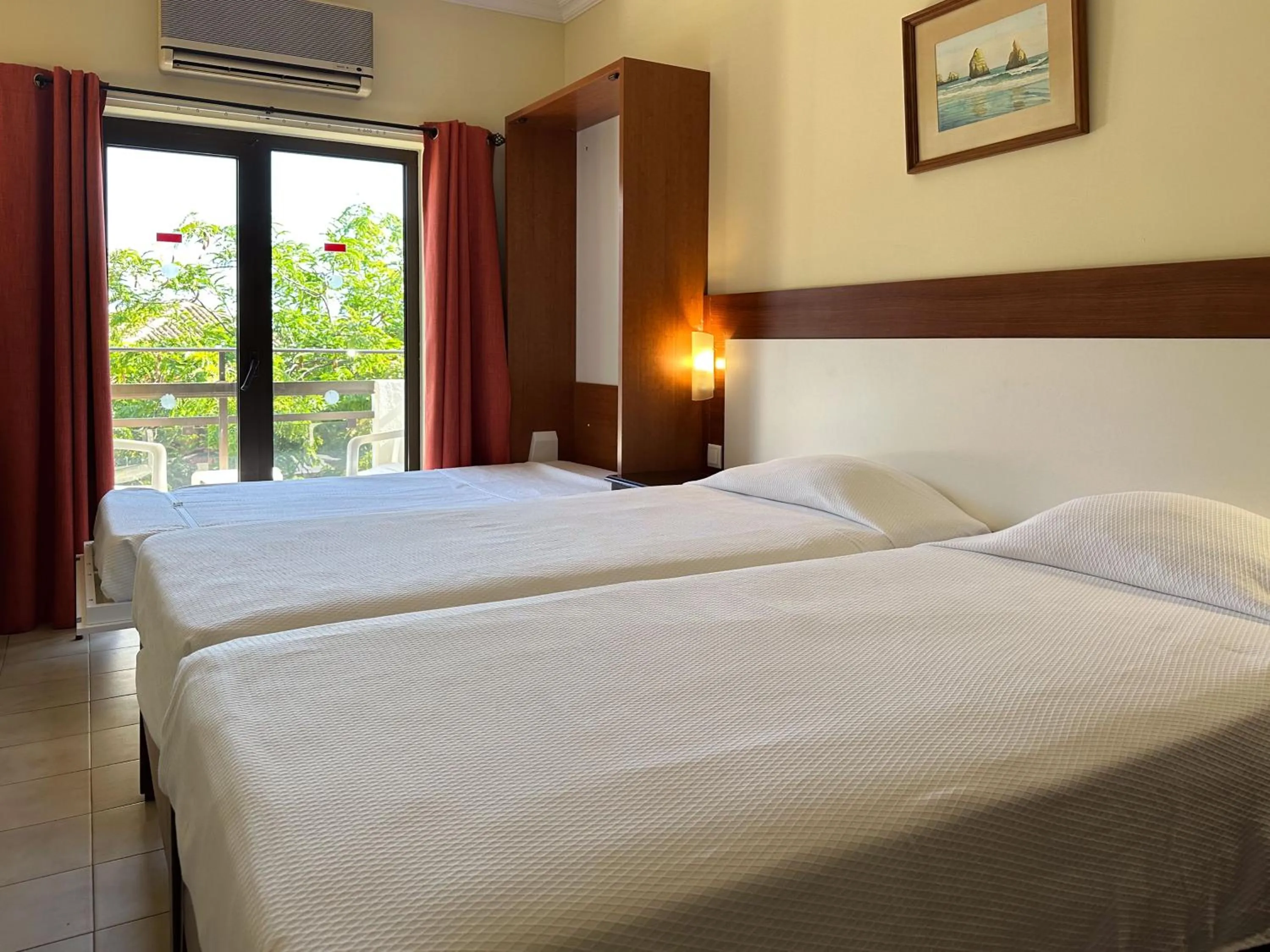 Photo of the whole room, Bed in Hotel Avenida Praia