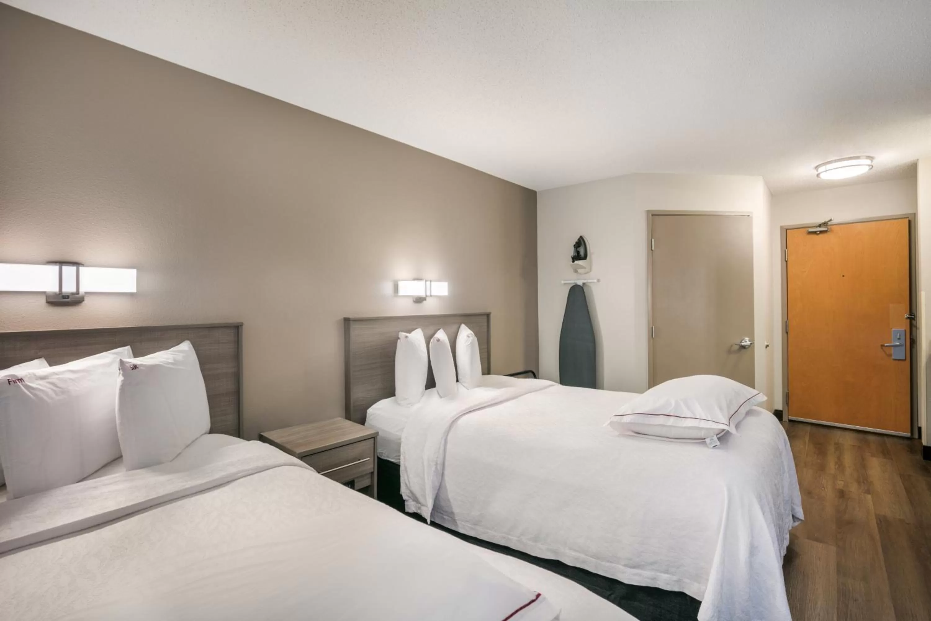 Bed in Red Roof Inn PLUS+ Boston - Logan