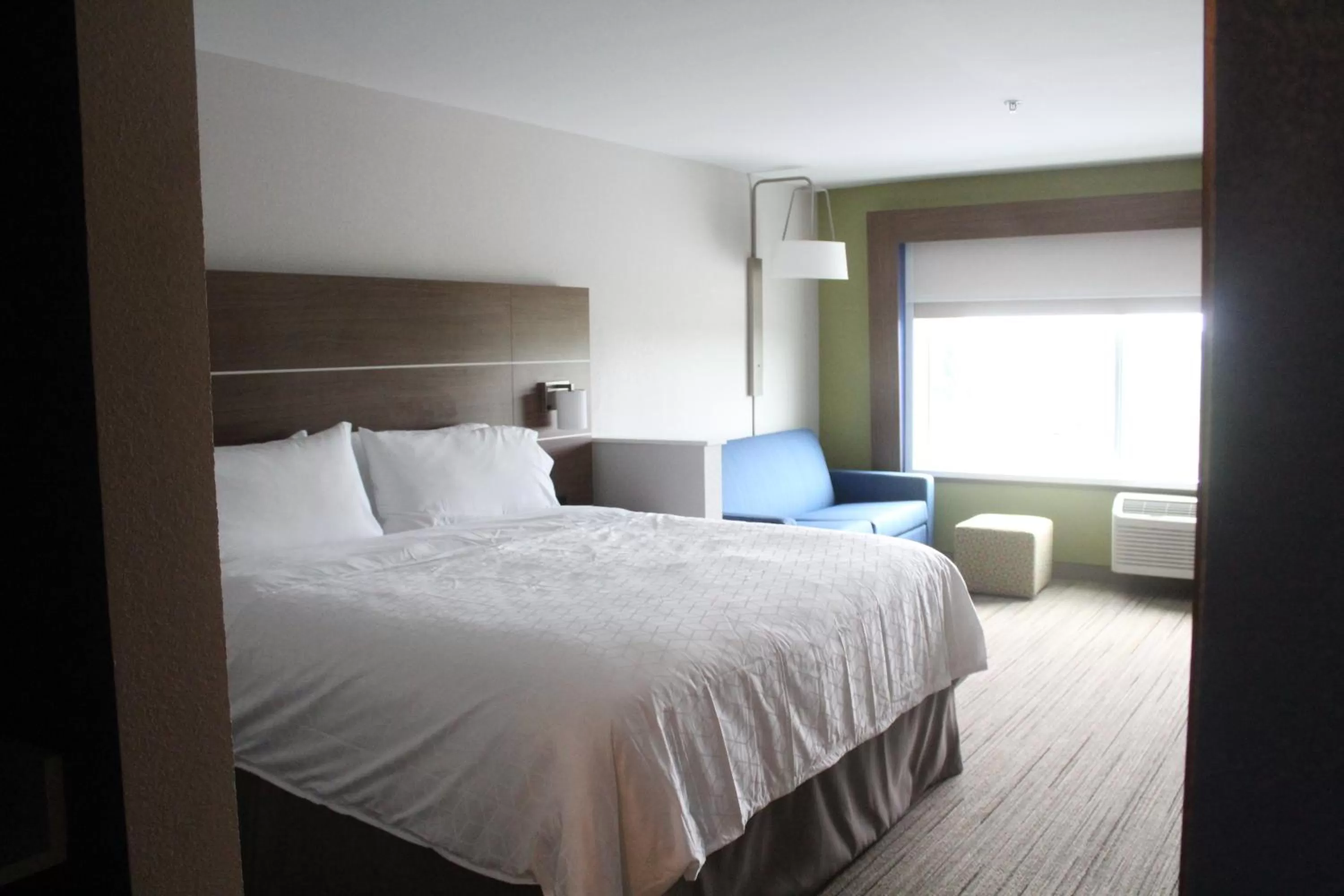Bed in Holiday Inn Express & Suites - Kokomo South by IHG