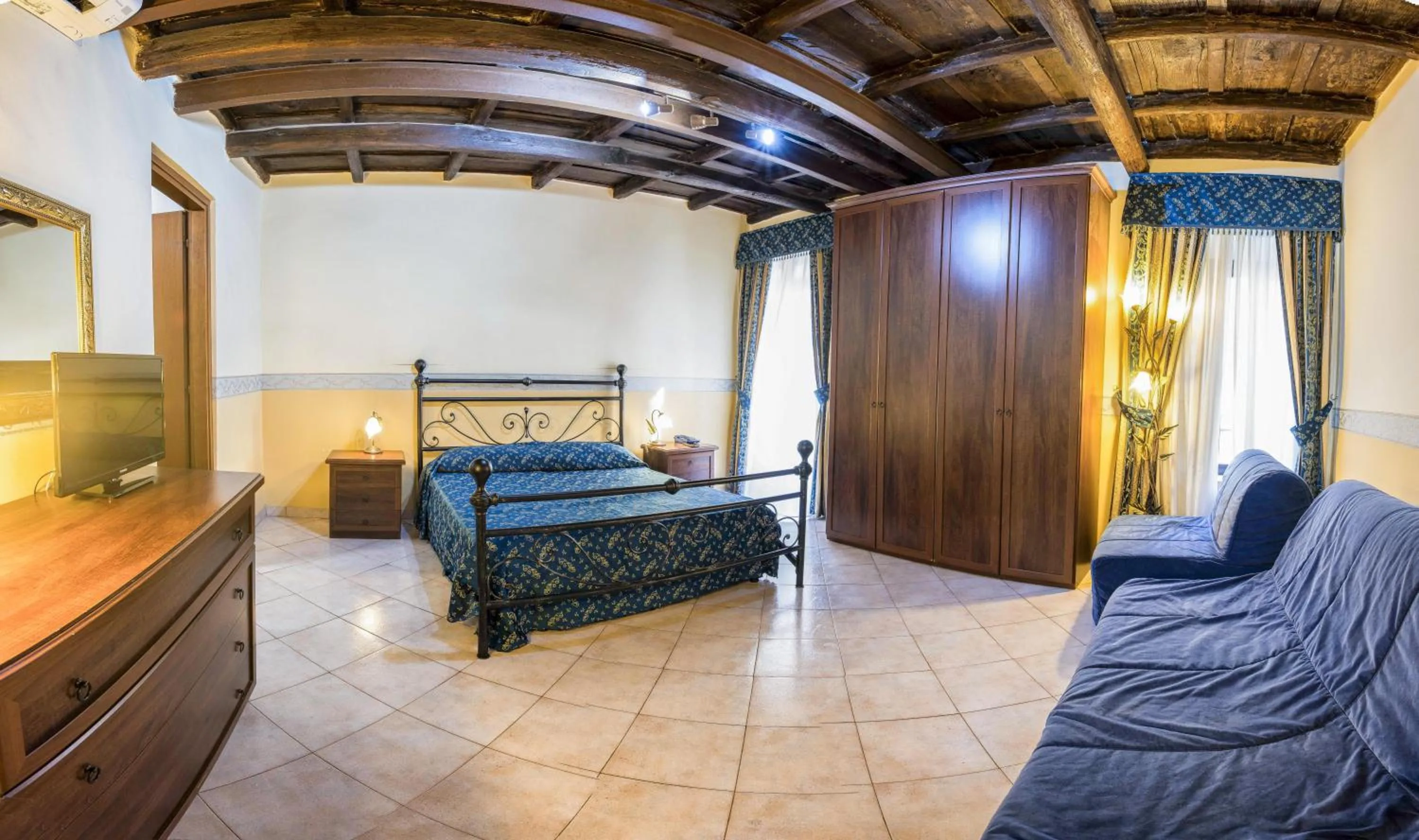 Photo of the whole room, Bed in Hotel Anfiteatro Flavio