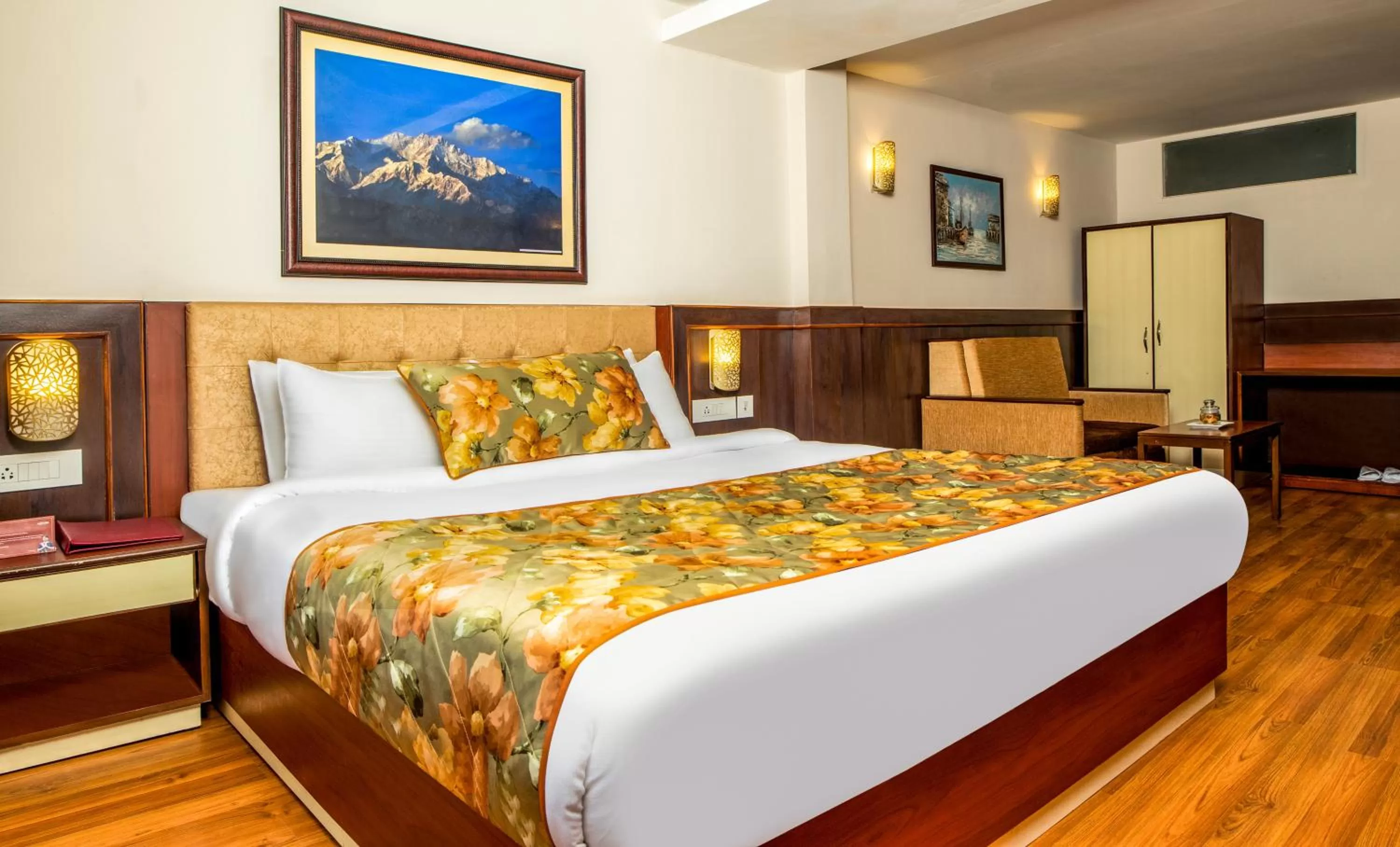 Bed in Summit Oakden Resort & Spa Mall Road