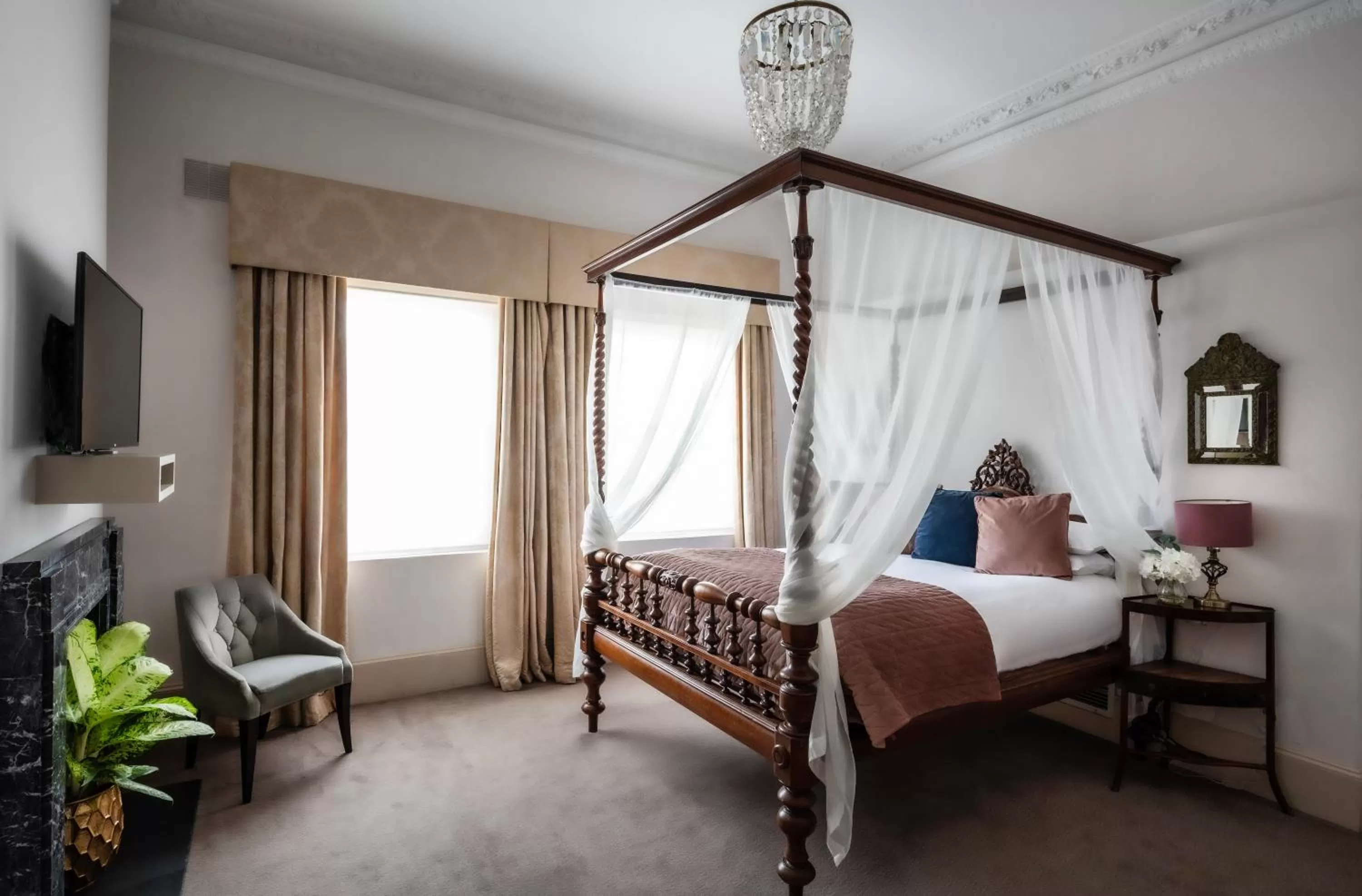 Inner courtyard view, Bed in York & Albany