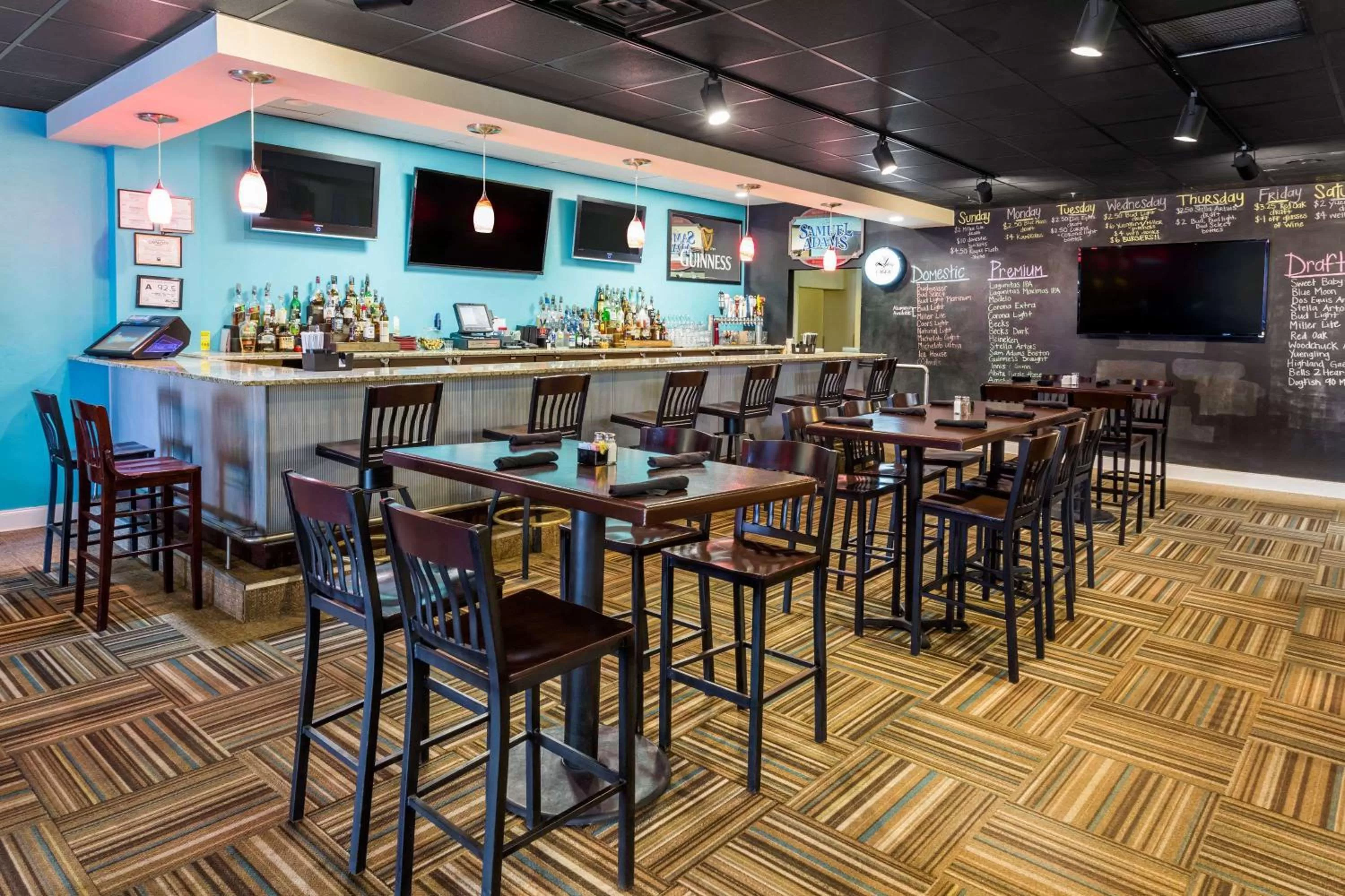 Lounge or bar in Wyndham Garden Greensboro