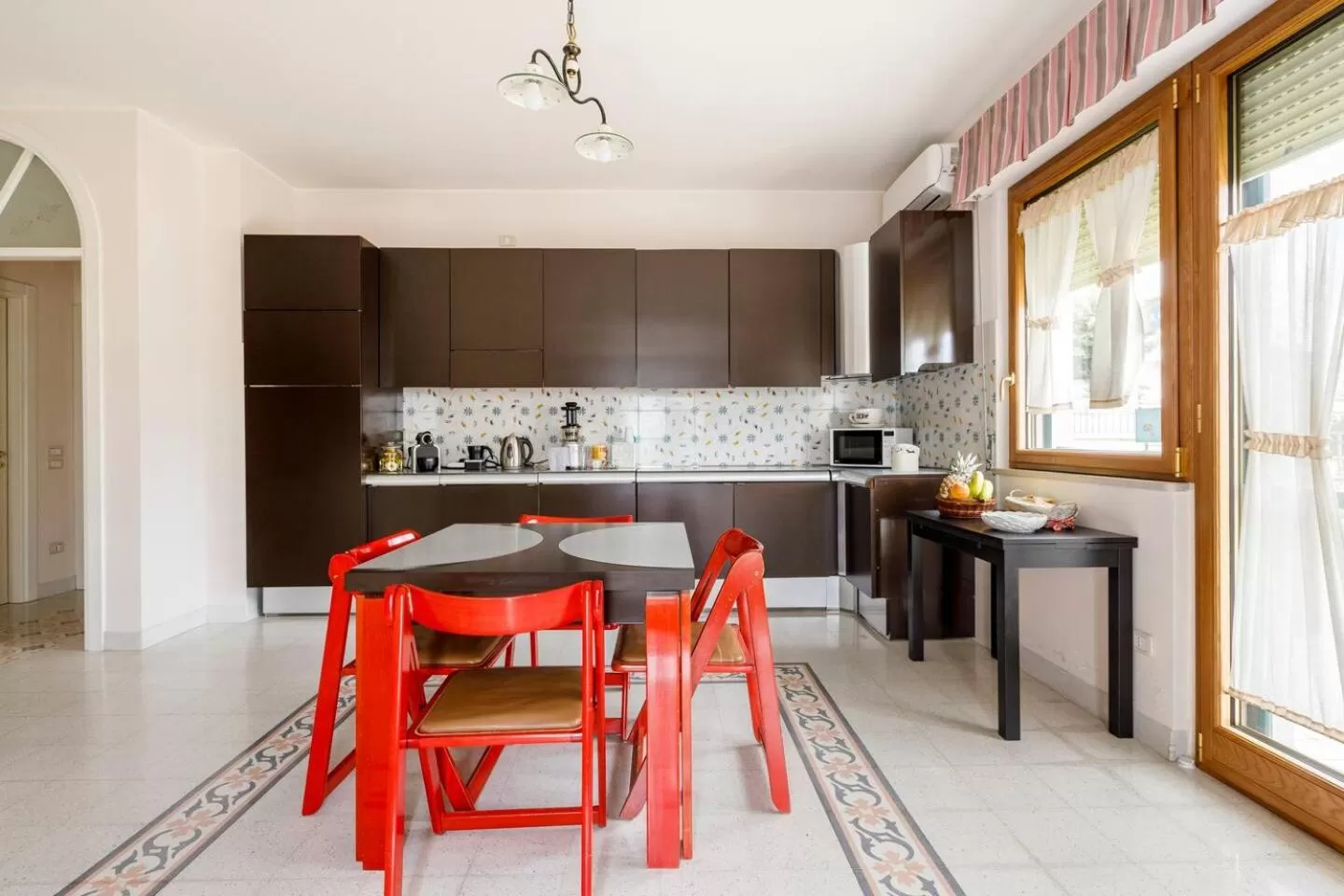 Communal kitchen in B&B Vigna del Duca