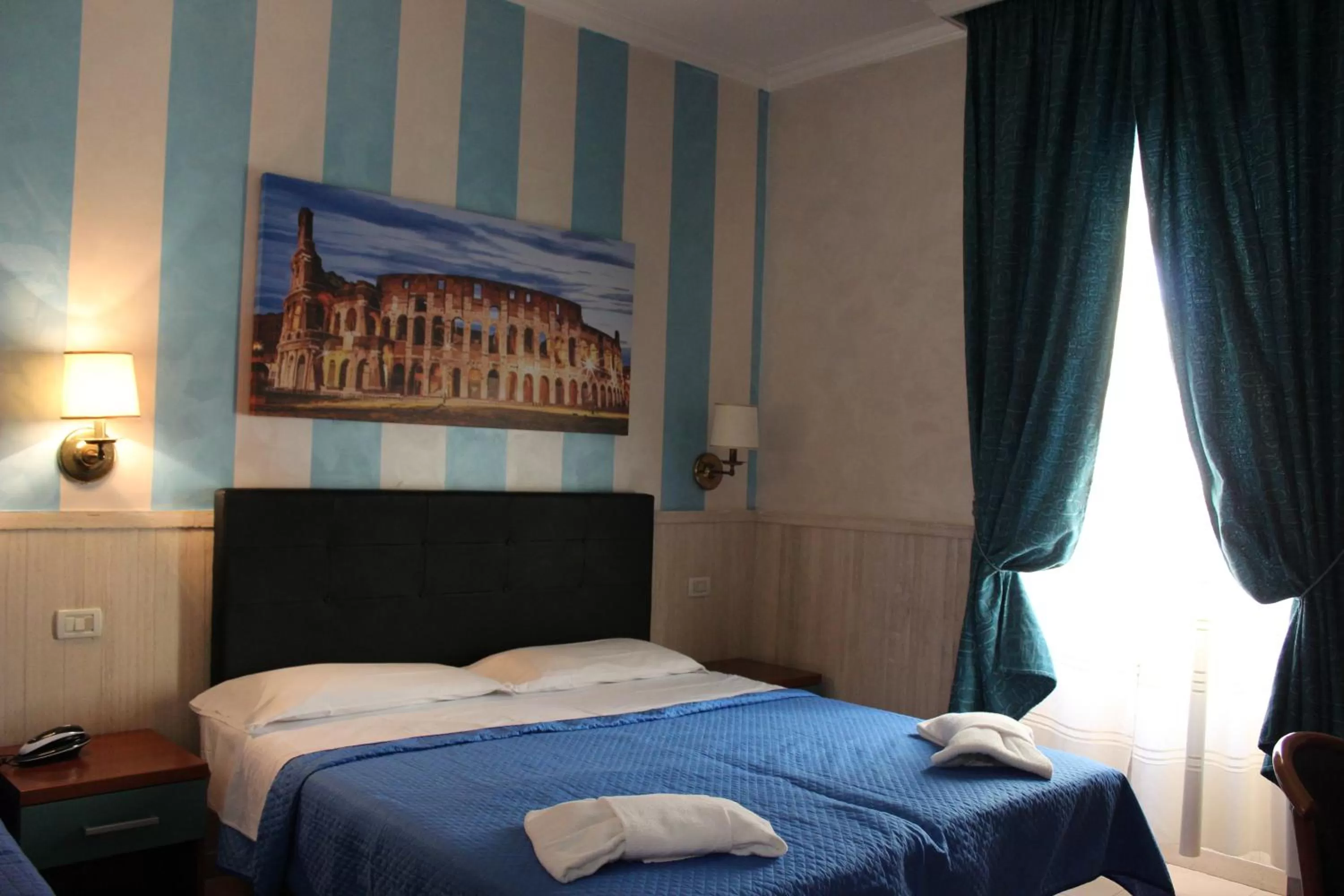 Photo of the whole room, Bed in Hotel Pyramid