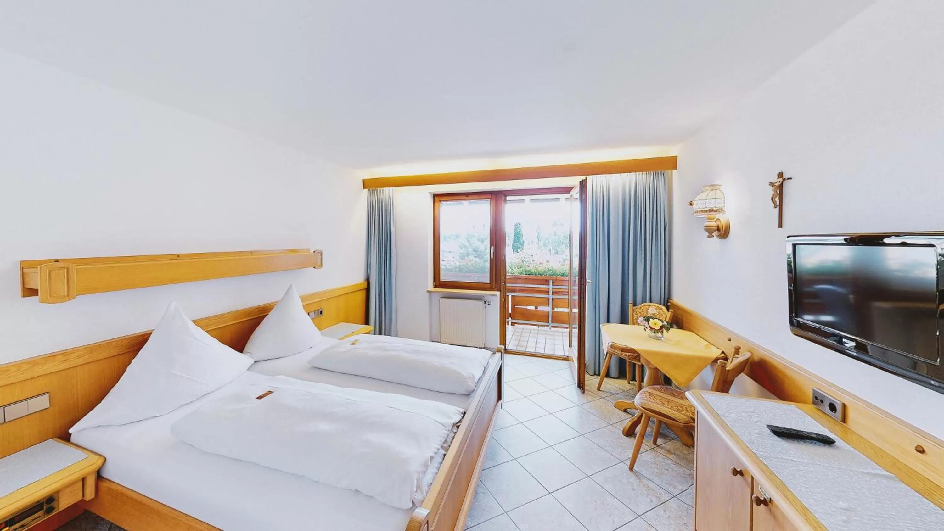 Photo of the whole room, Bed in Hotel Haus Seehang