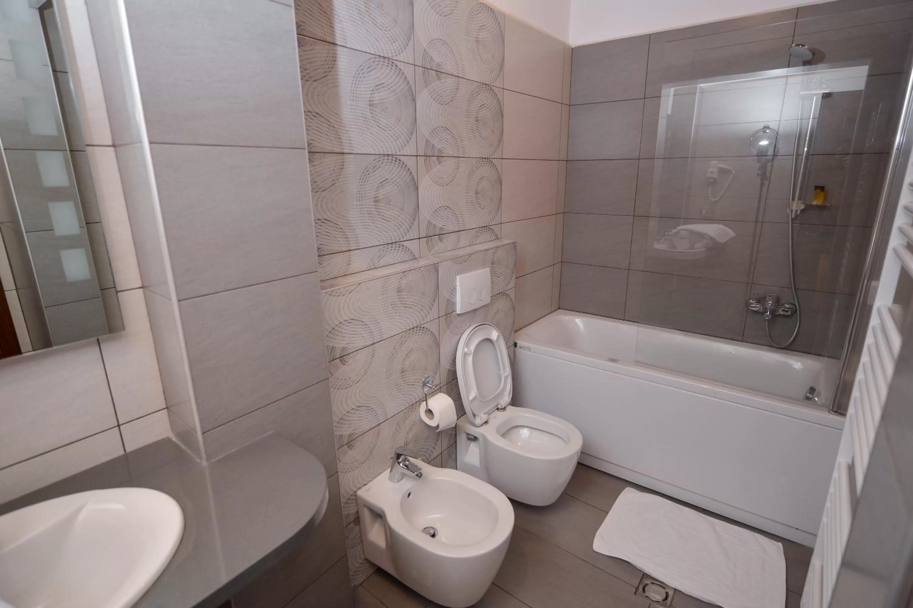 Toilet in Hotel Kalemi 2