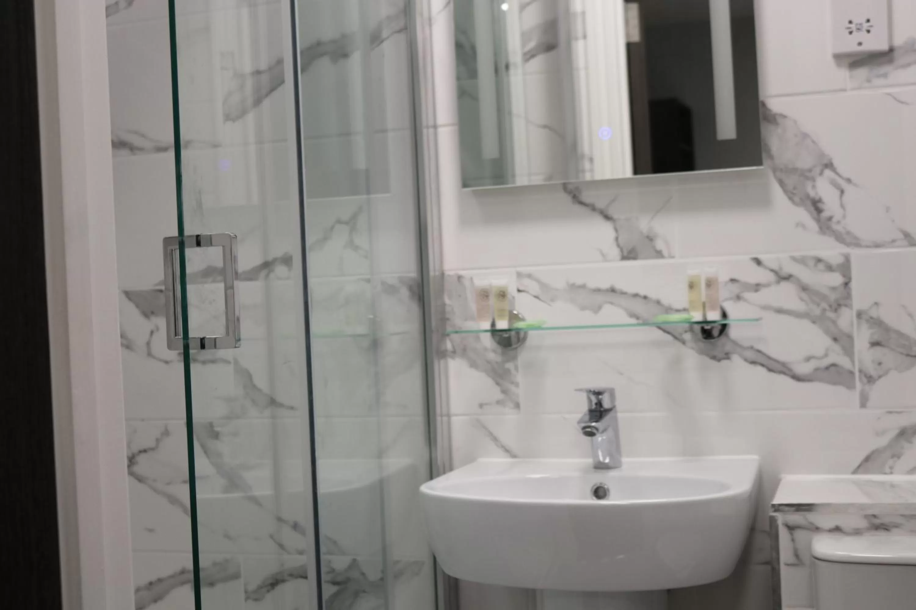 Bathroom in Blue Sapphire Hotel