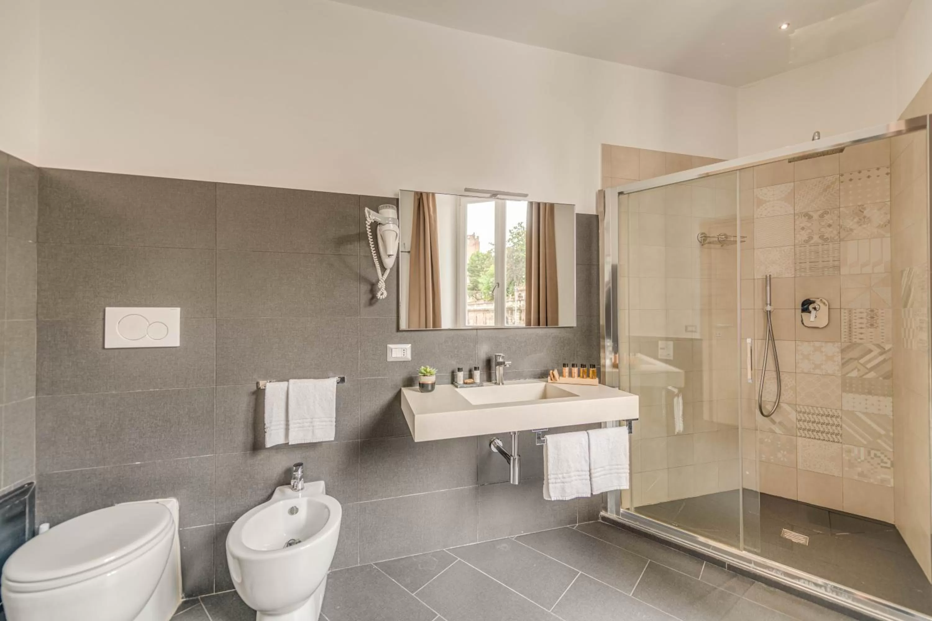 Bathroom in Trevi Palace Hotel